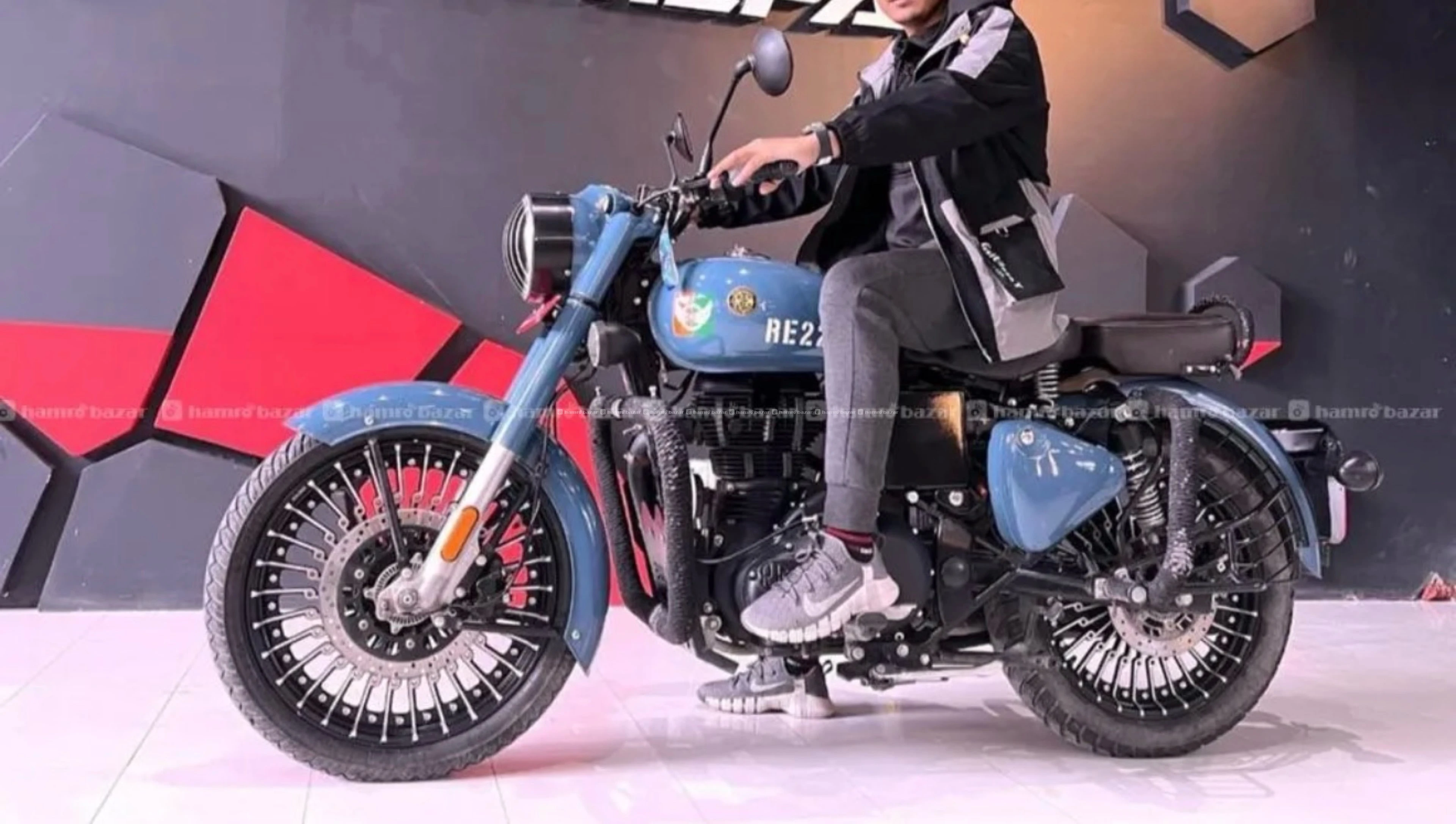 124 Lot R Enfield Classic 350 Dual
ABS Bullet bike 3