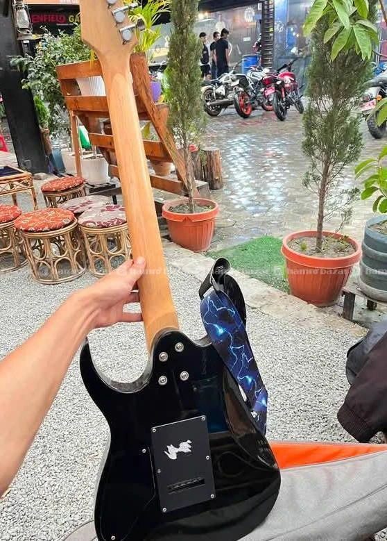 electric guitar with amplifier 3