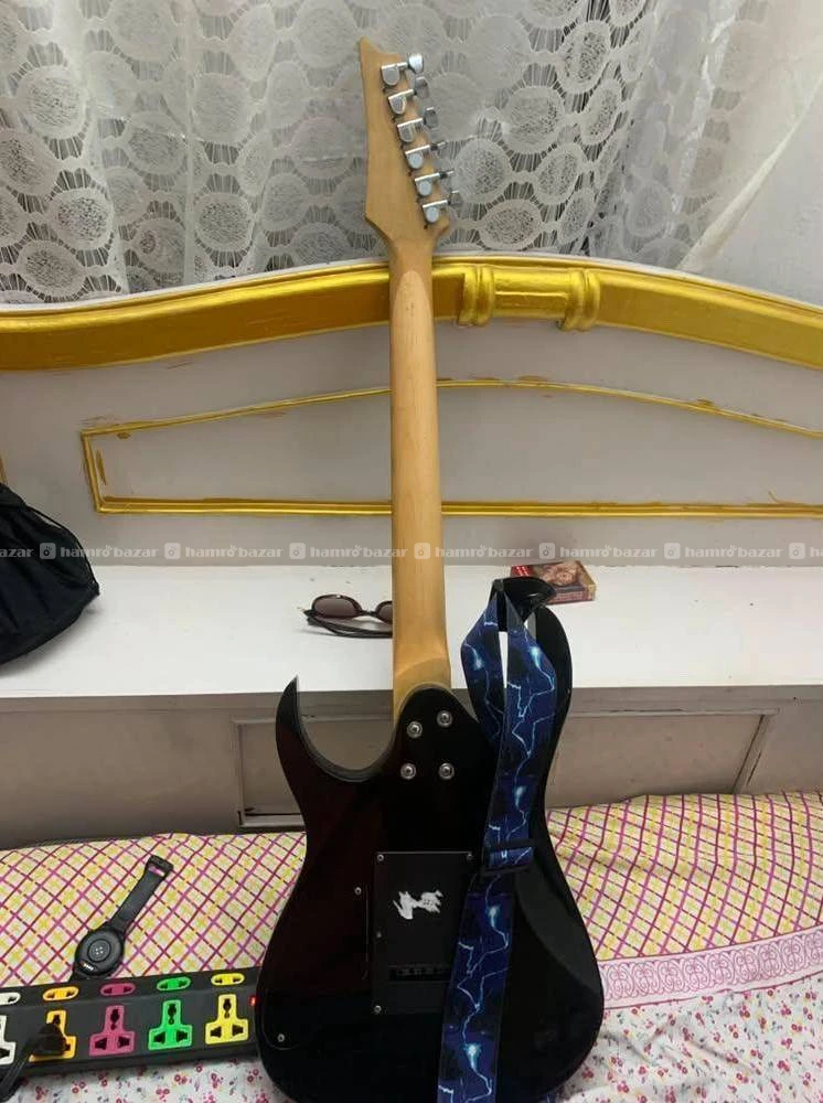 electric guitar with amplifier 4