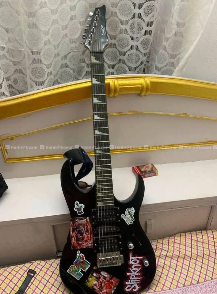 electric guitar with amplifier 2
