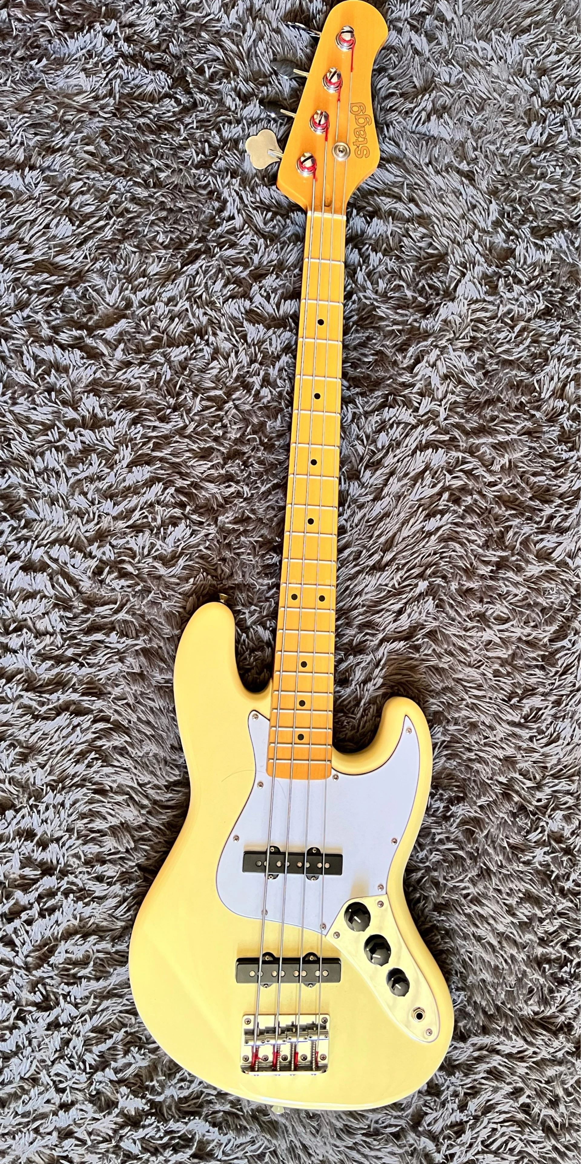 Stagg travel bass 3