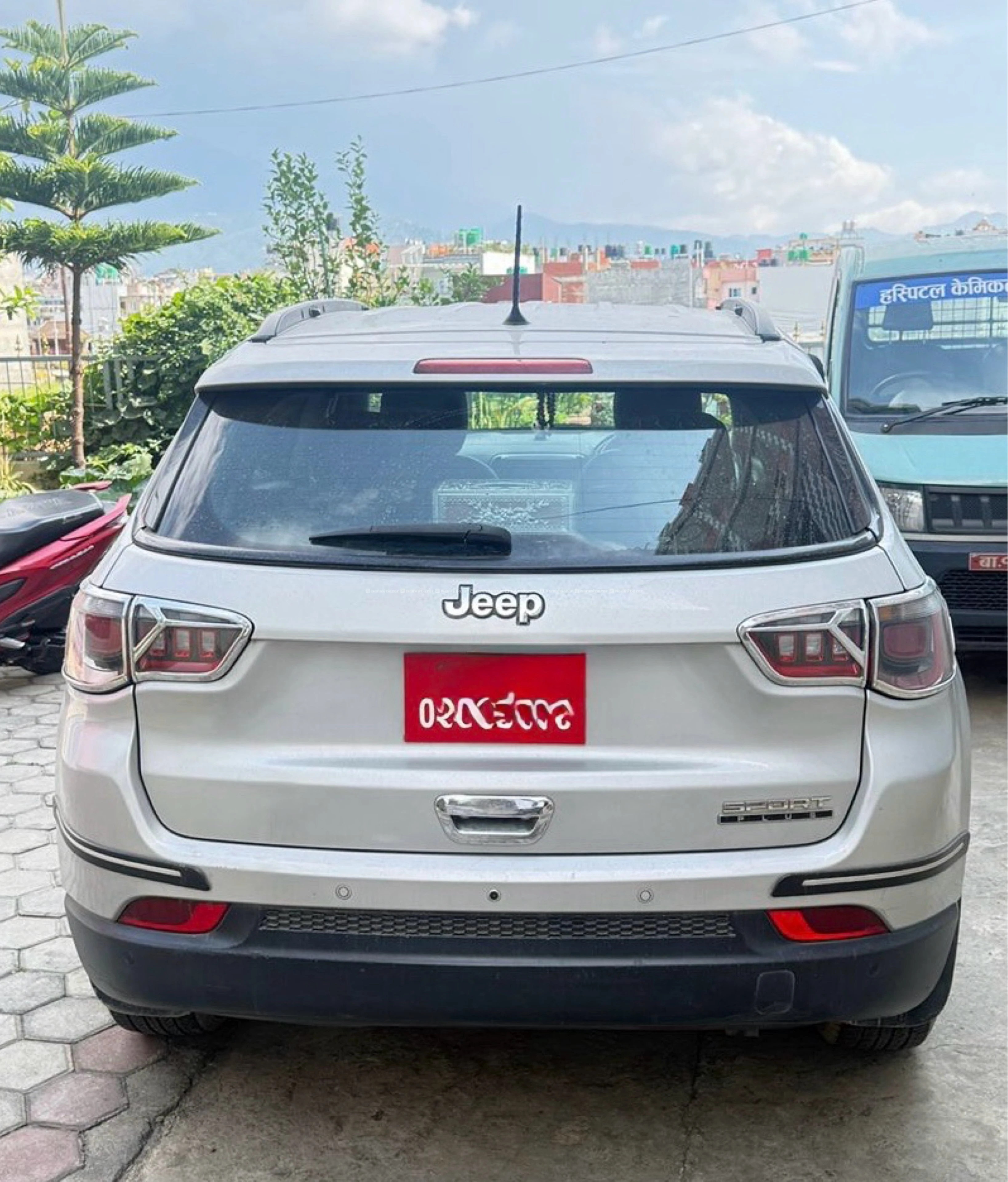 Selling jeep compass spot plus only for 3999999 3