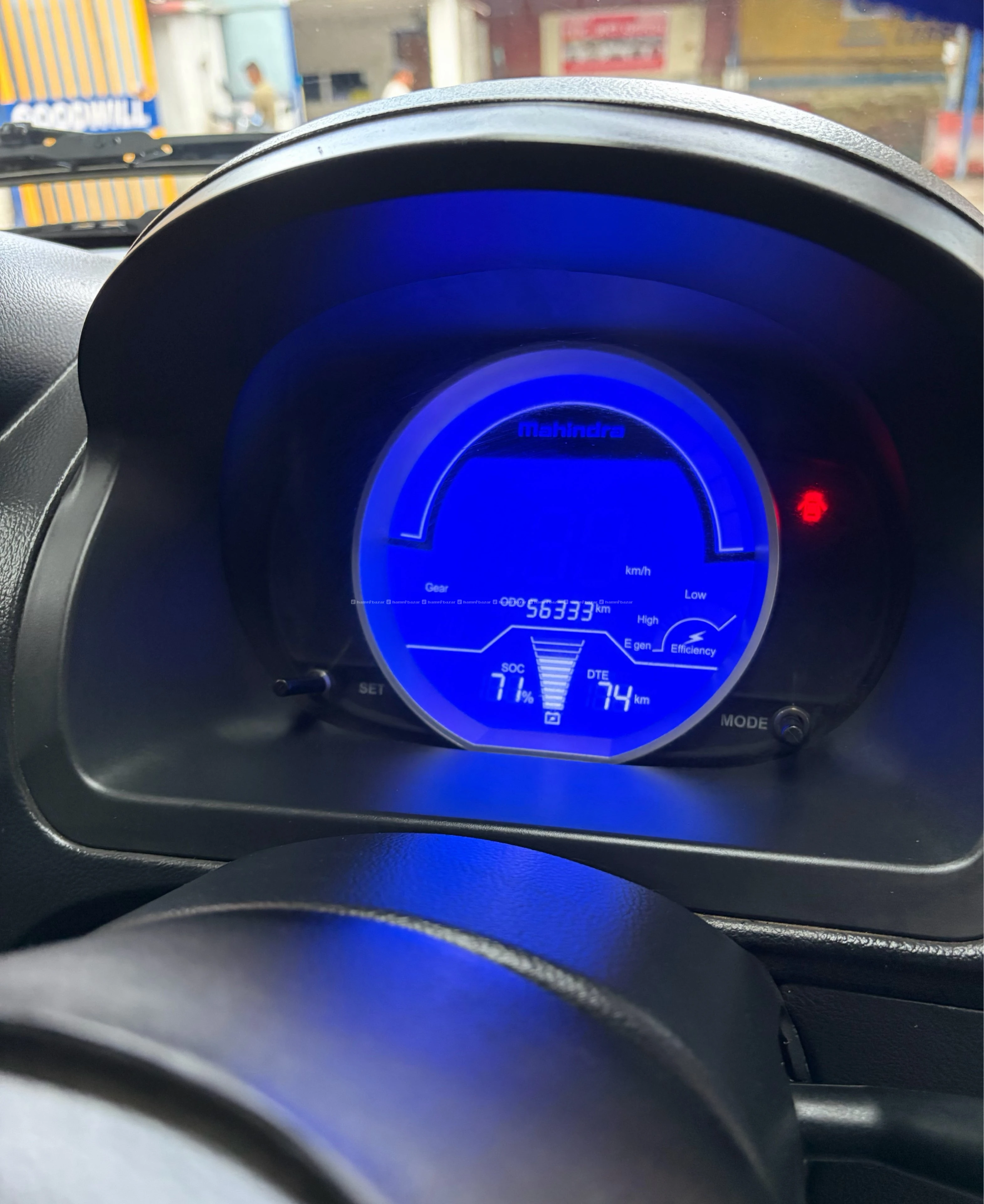 Mahindra e2O plus 4 door 2019 6