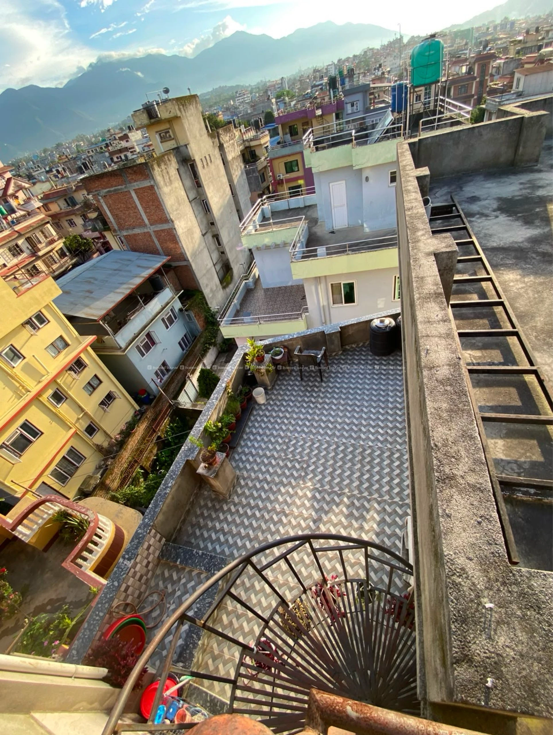 HOUSE FOR SALE 
PRIME LOCATION SANEPA 7