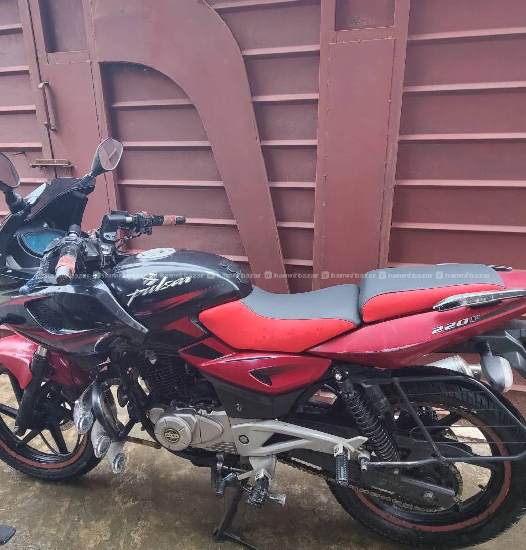Bajaj pulsar220 sale 4