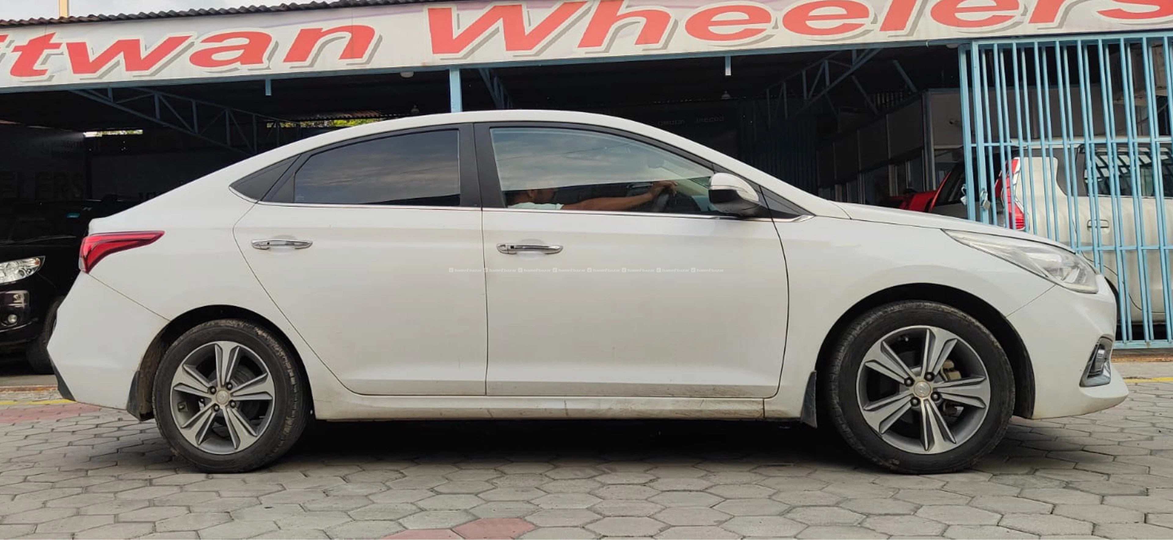 Hyundai verna 2019 sx o 3