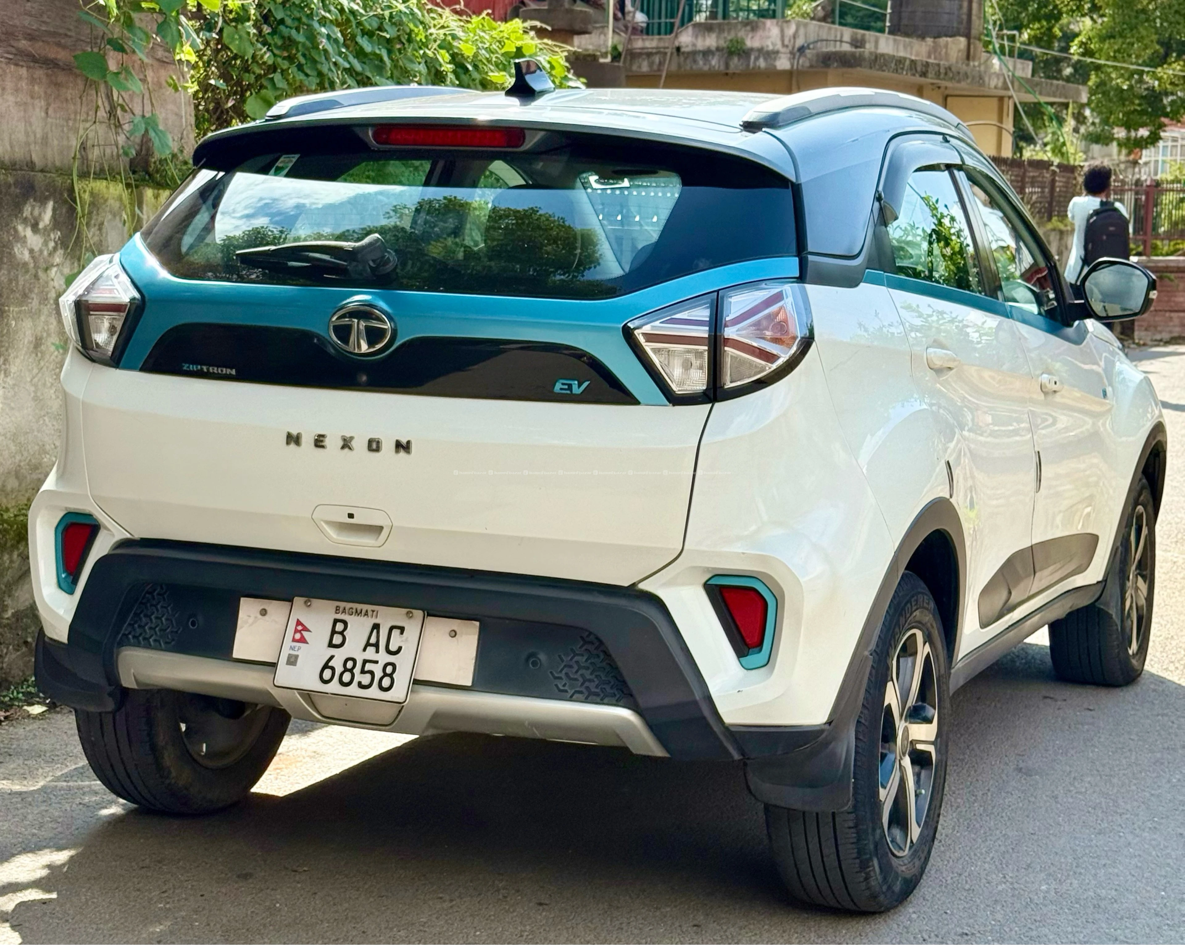 Tata Nexon xz+ 2022 model with sunroof on sell 4