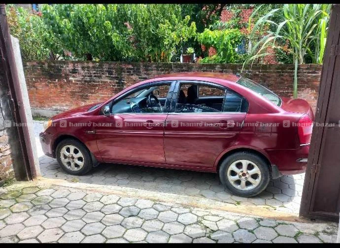 Hyundai accent  2011 3