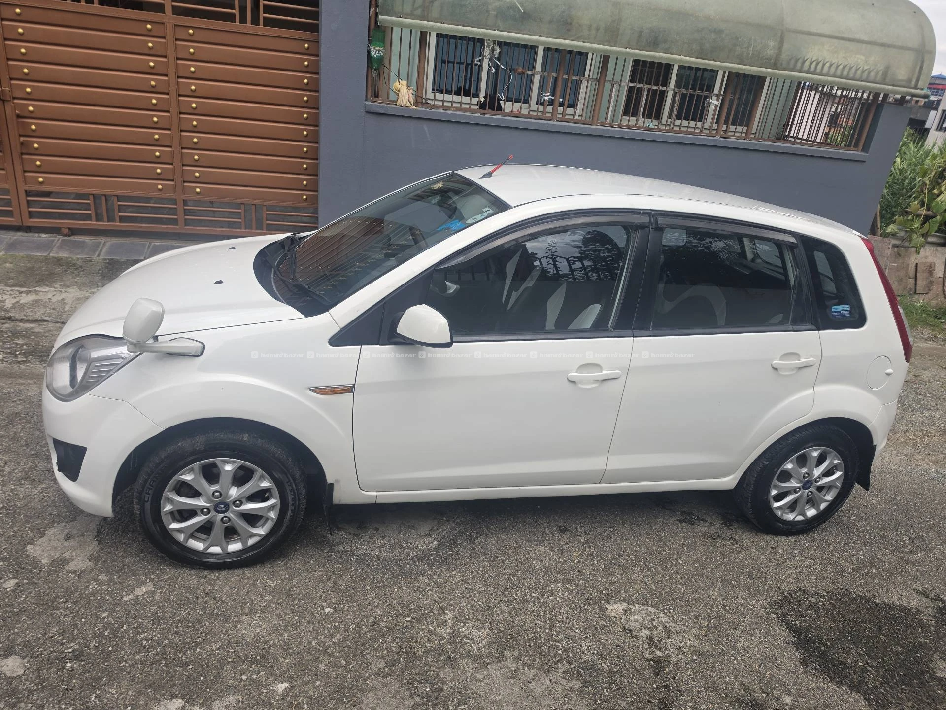 FORD FIGO TITANIUM 2014 MODEL URGENTSALE9851158478 4