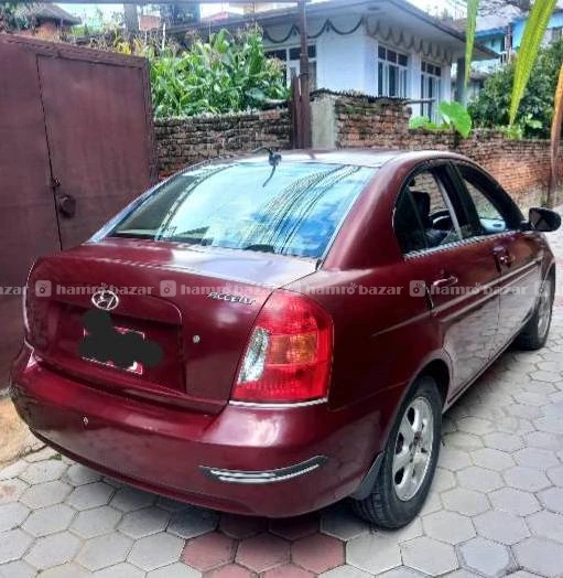 Hyundai accent  2011 4