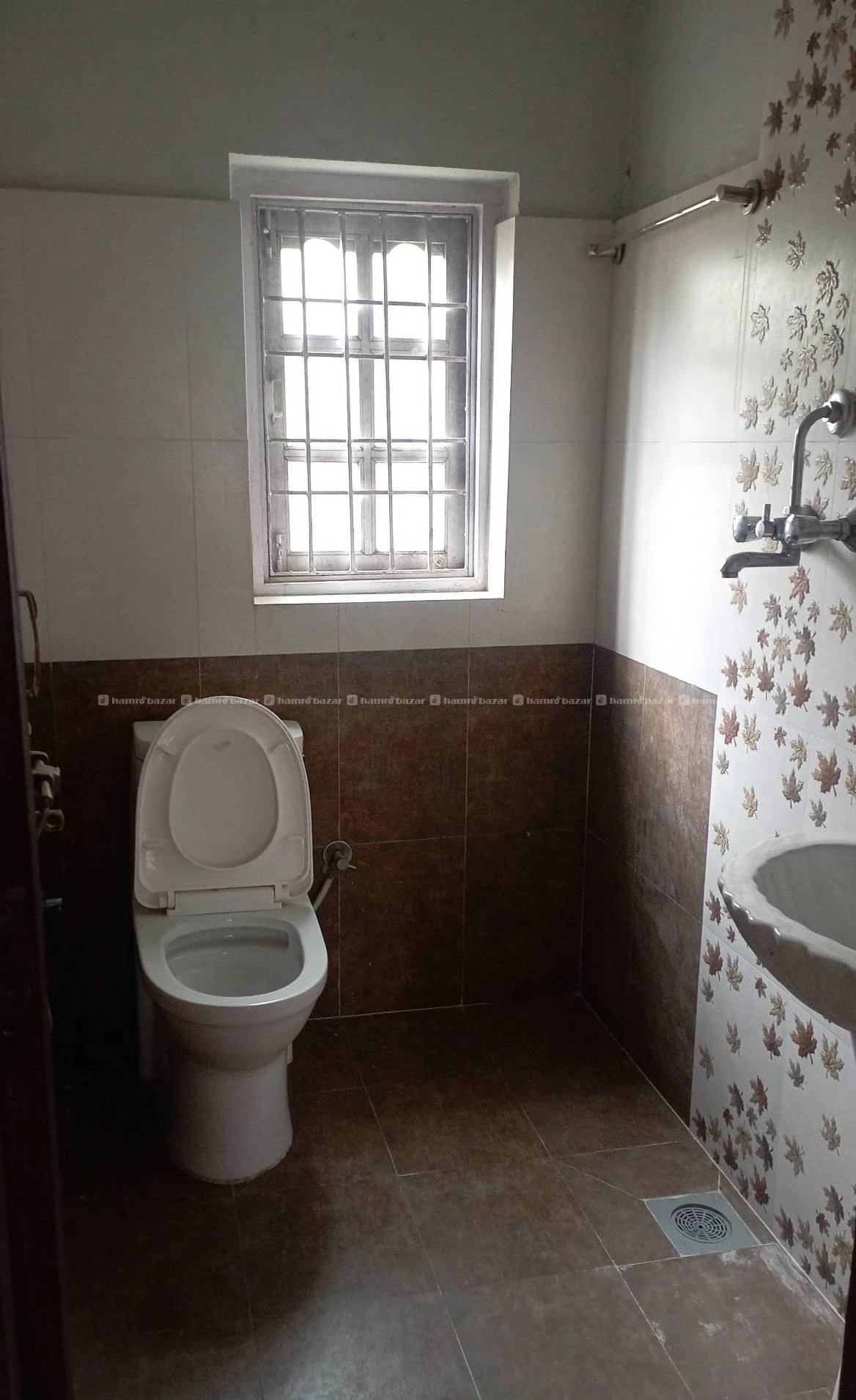 Flat ground floor 4 rooms with attached bathroom. 2