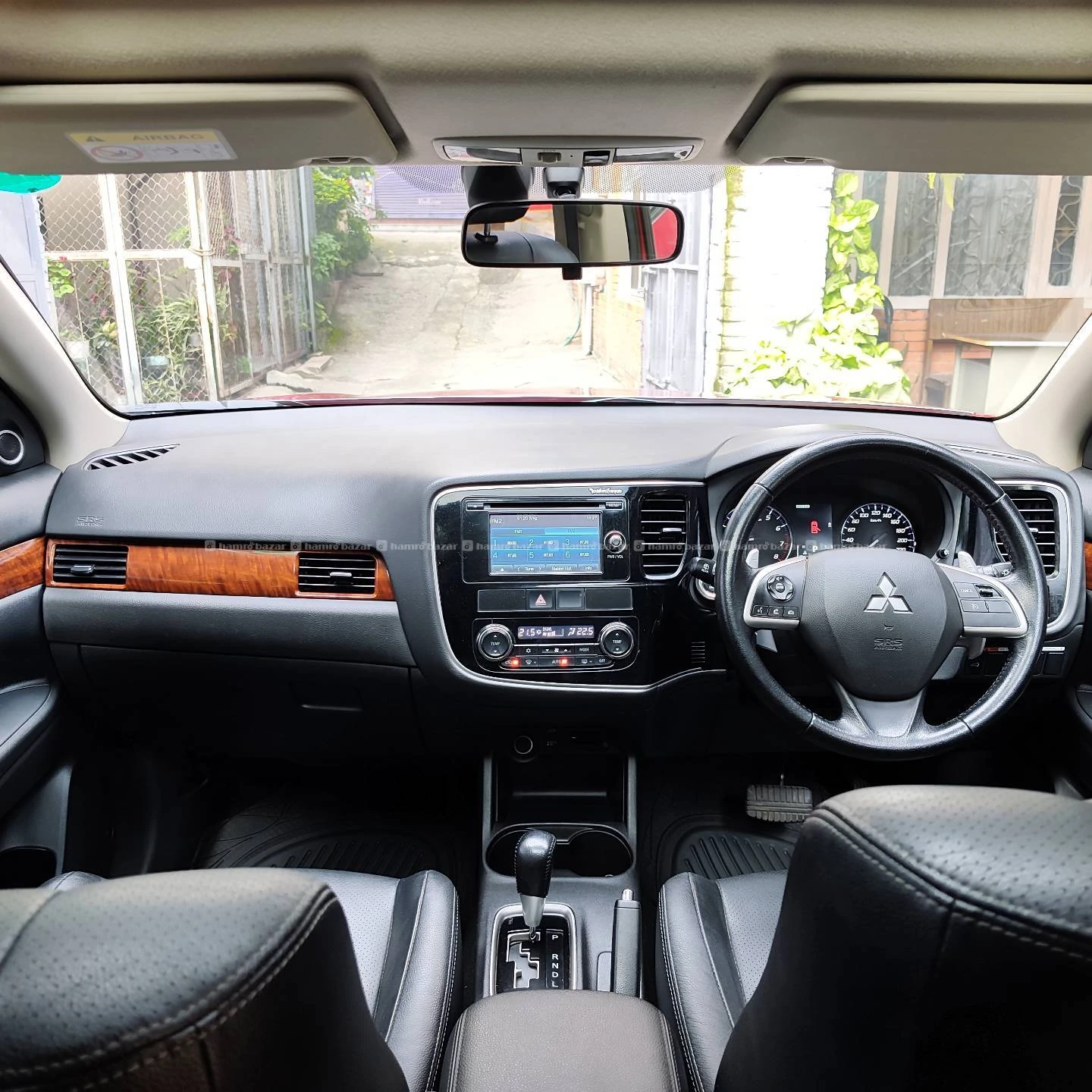Outlander 2015 model just run 29000 km for sale . 2