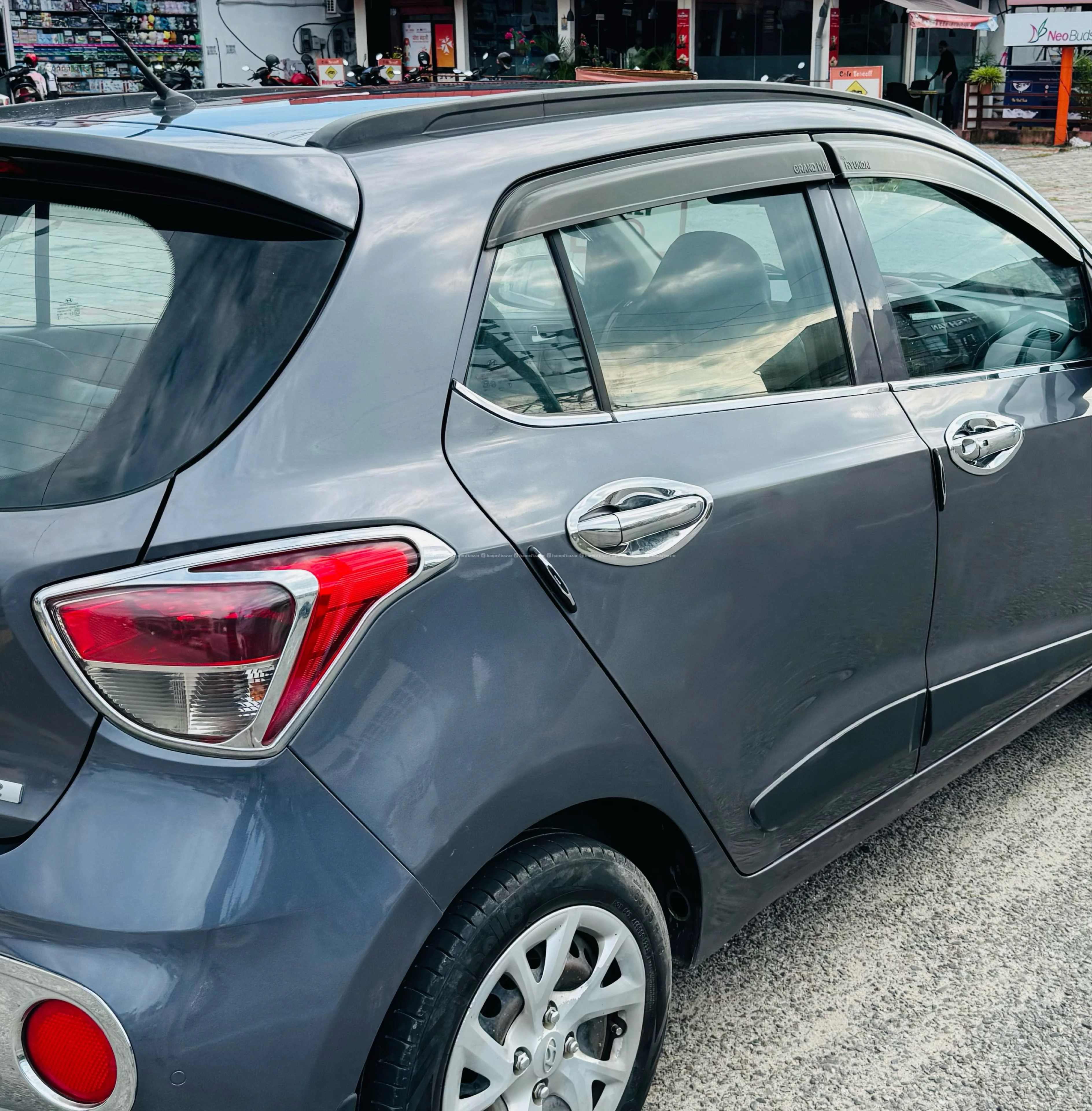 Hyundai grand i10 sportz-2018 5