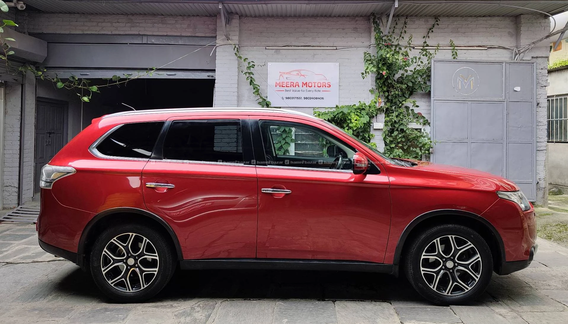 Outlander 2015 model just run 29000 km for sale . 5