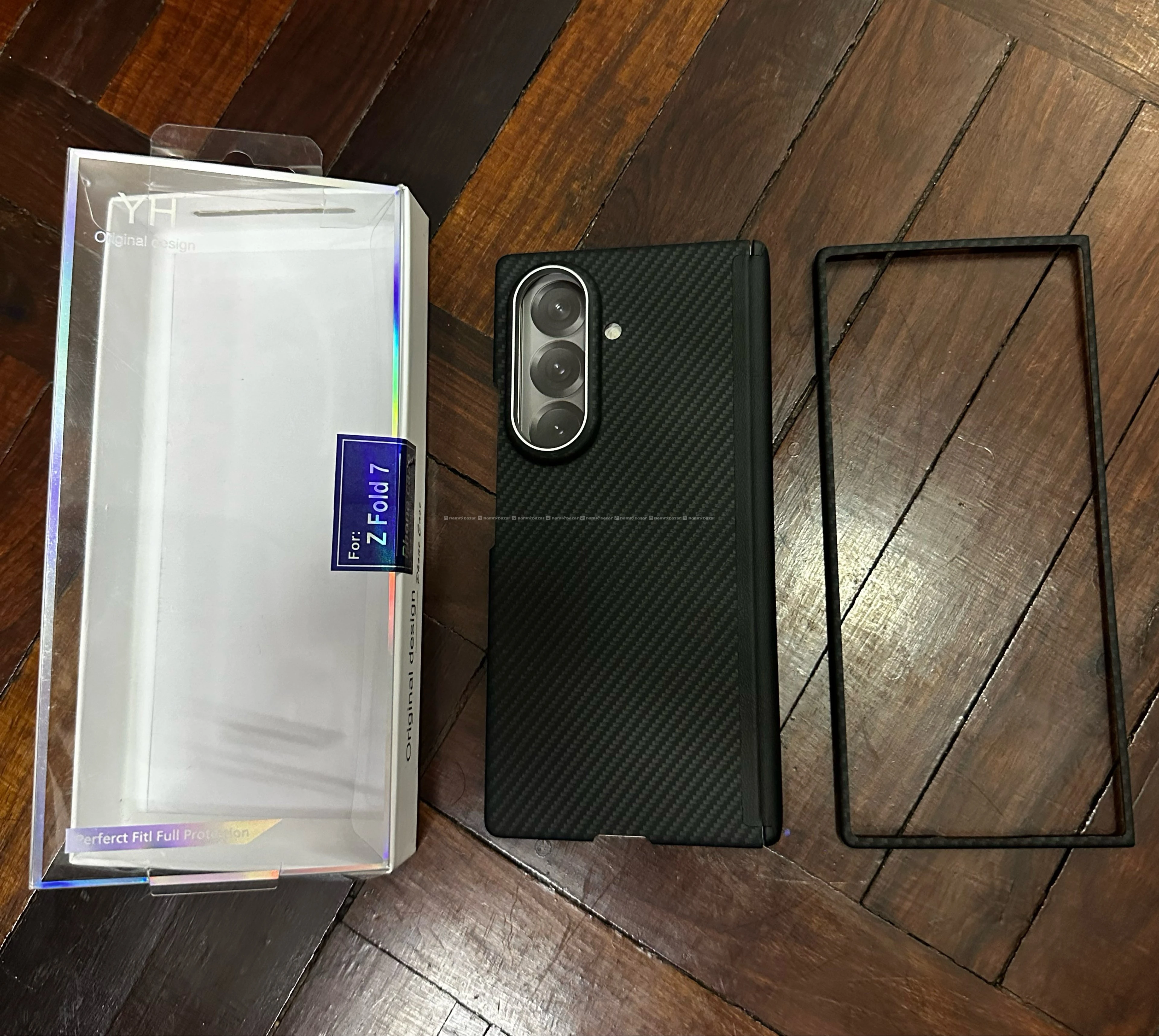 Carbon fiber cover of Samsung ( Z Fold 7 ). 2