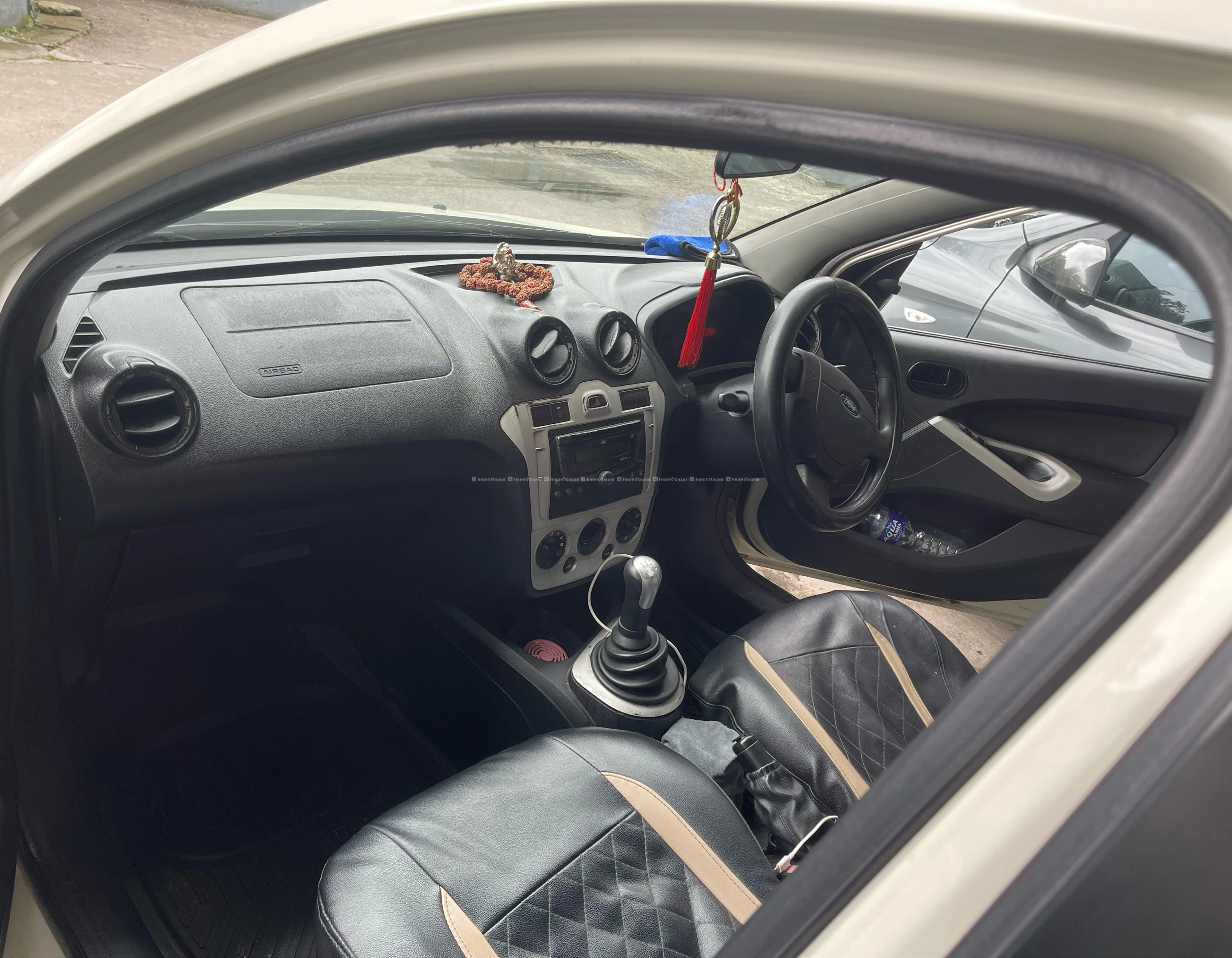 ford figo 1.4 titanium / white / 2010 2