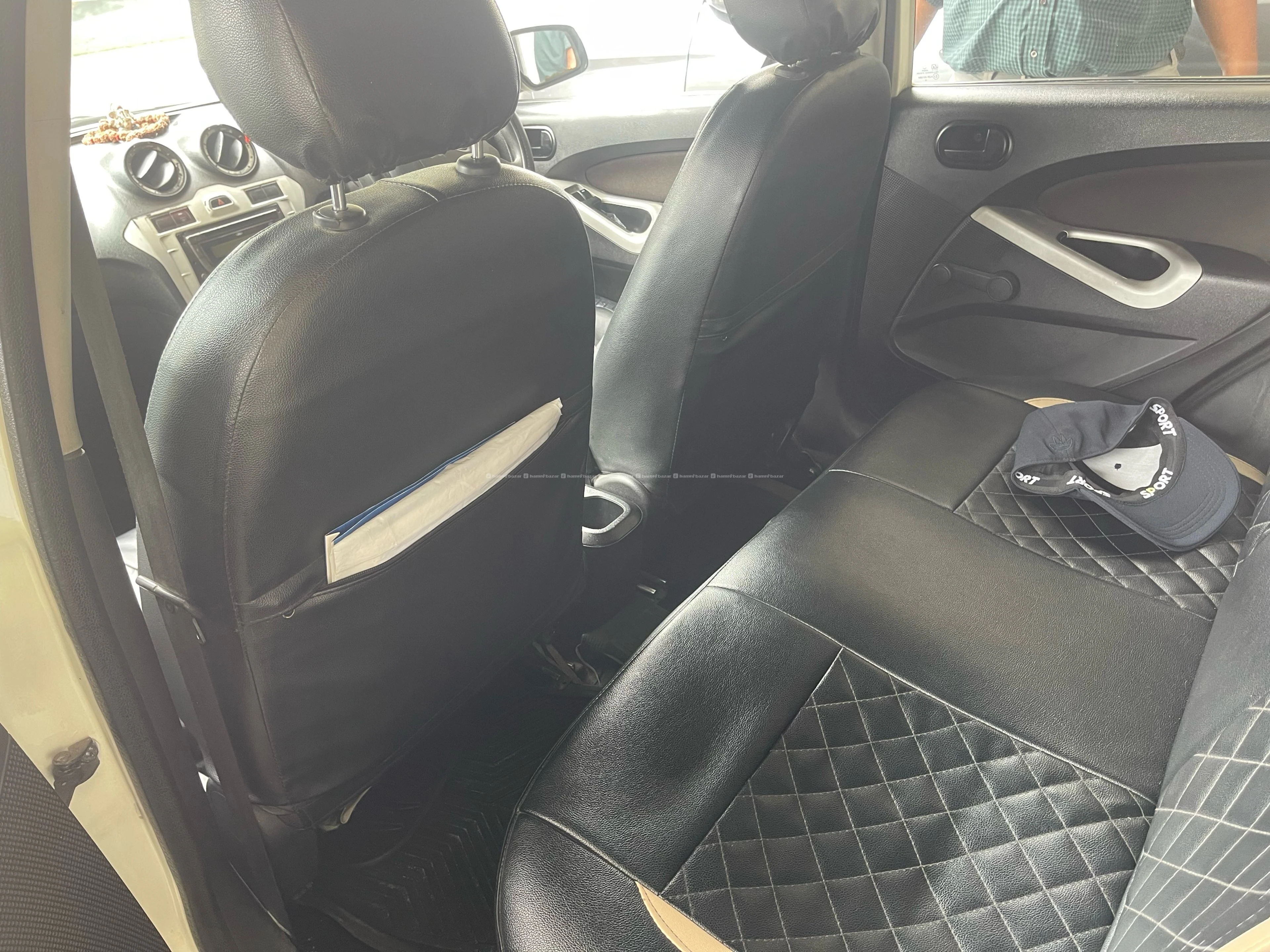 ford figo 1.4 titanium / white / 2010 3
