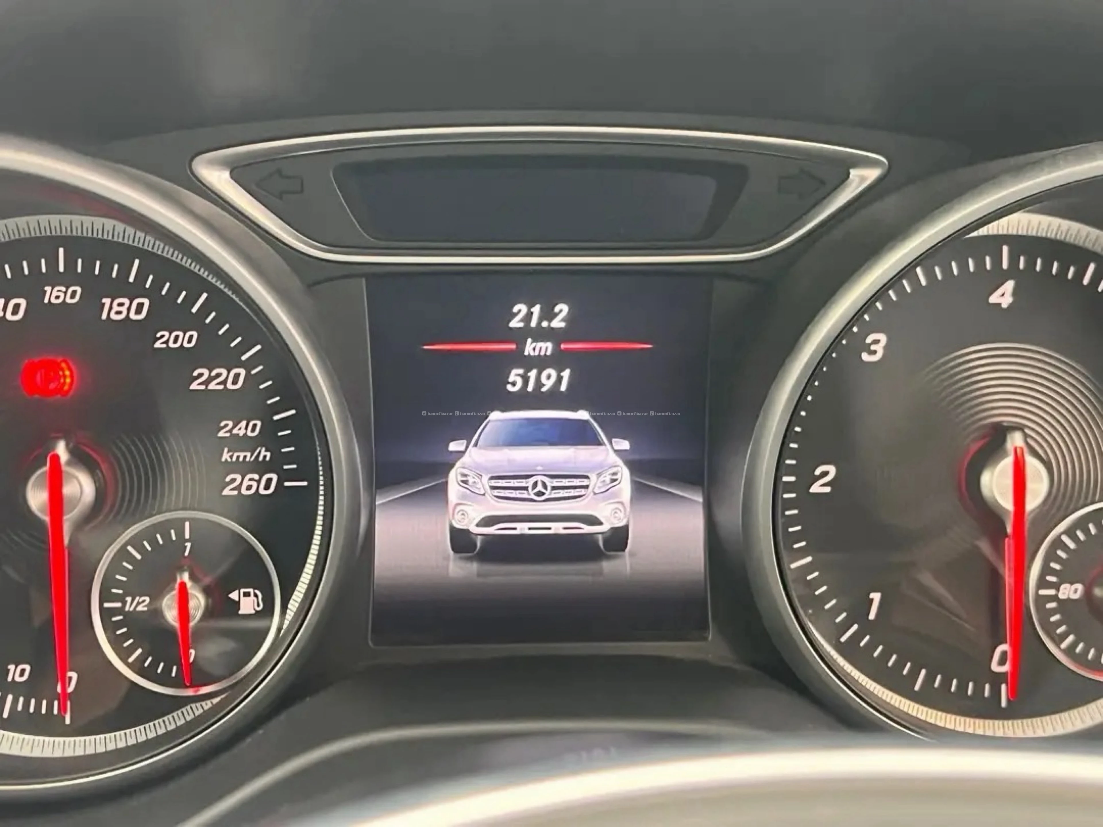 Mercedes Benz GLA220d 4