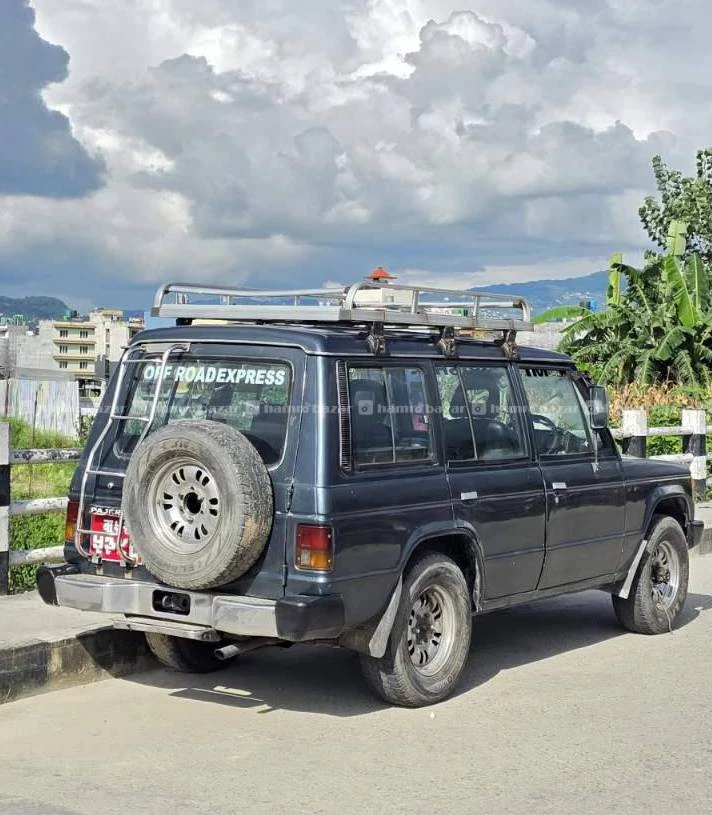 Mitsubishi Pajero 1990 model 4WD diesel 5
