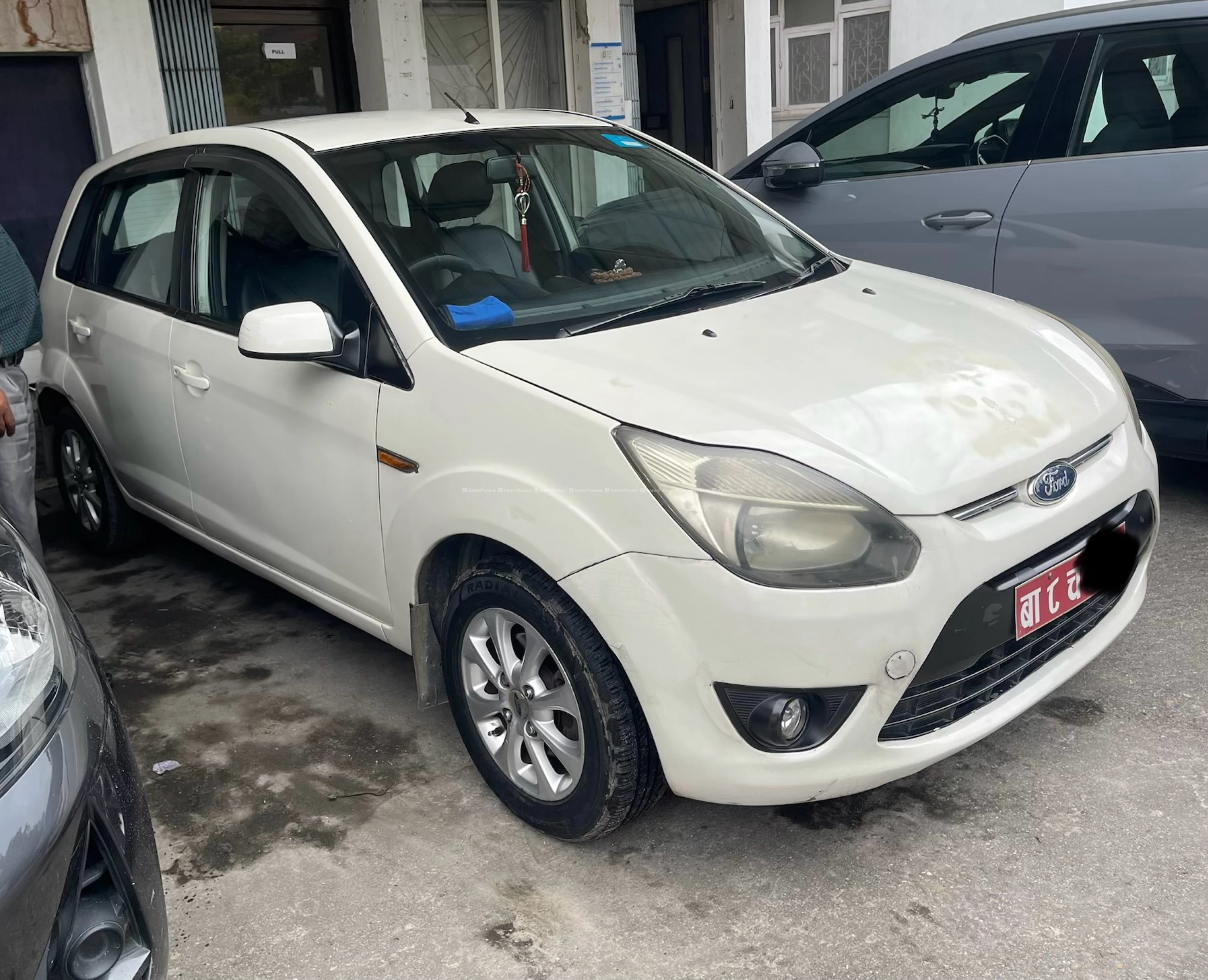 ford figo 1.4 titanium / white / 2010 4