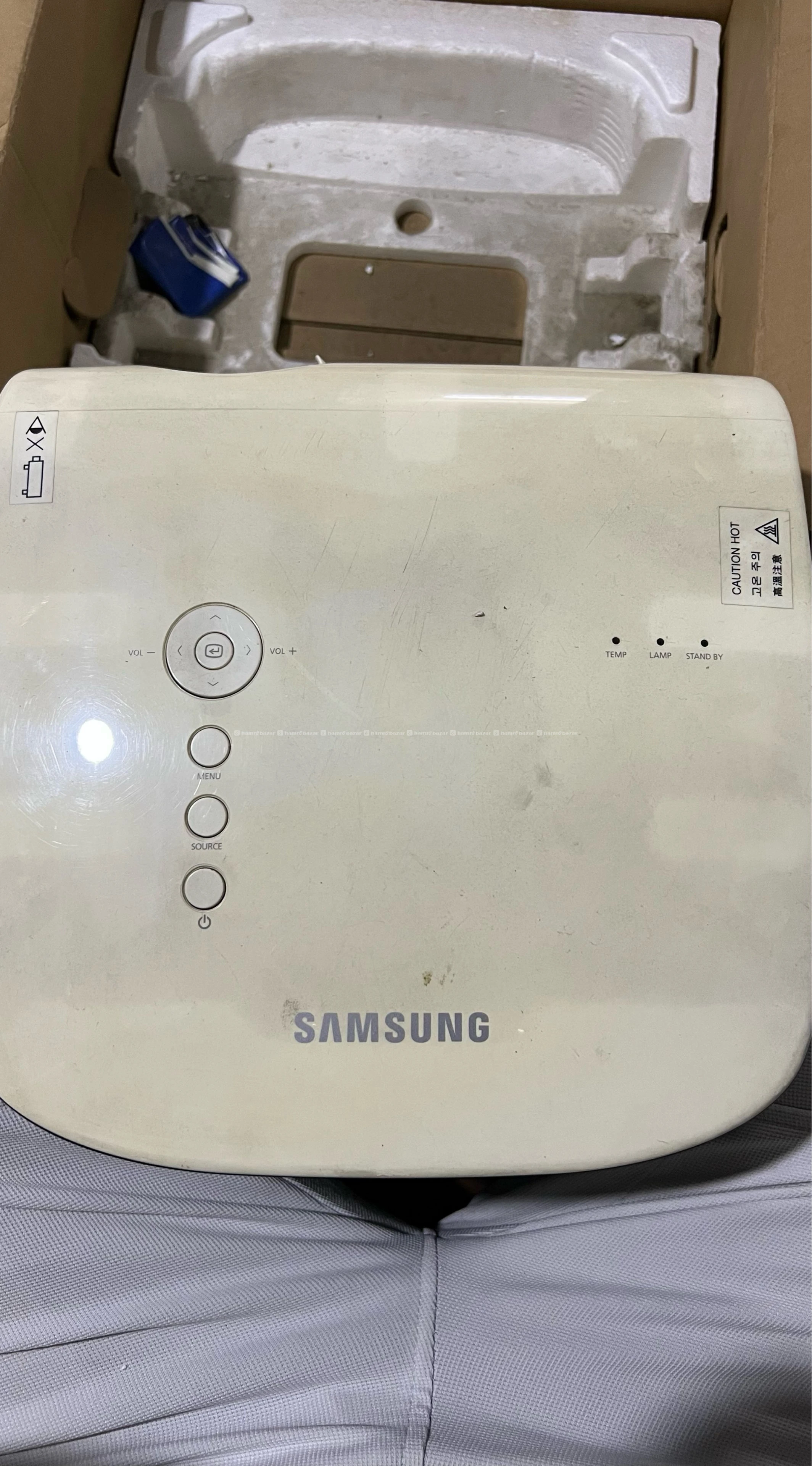 Samsung XGA LCD data projector 7