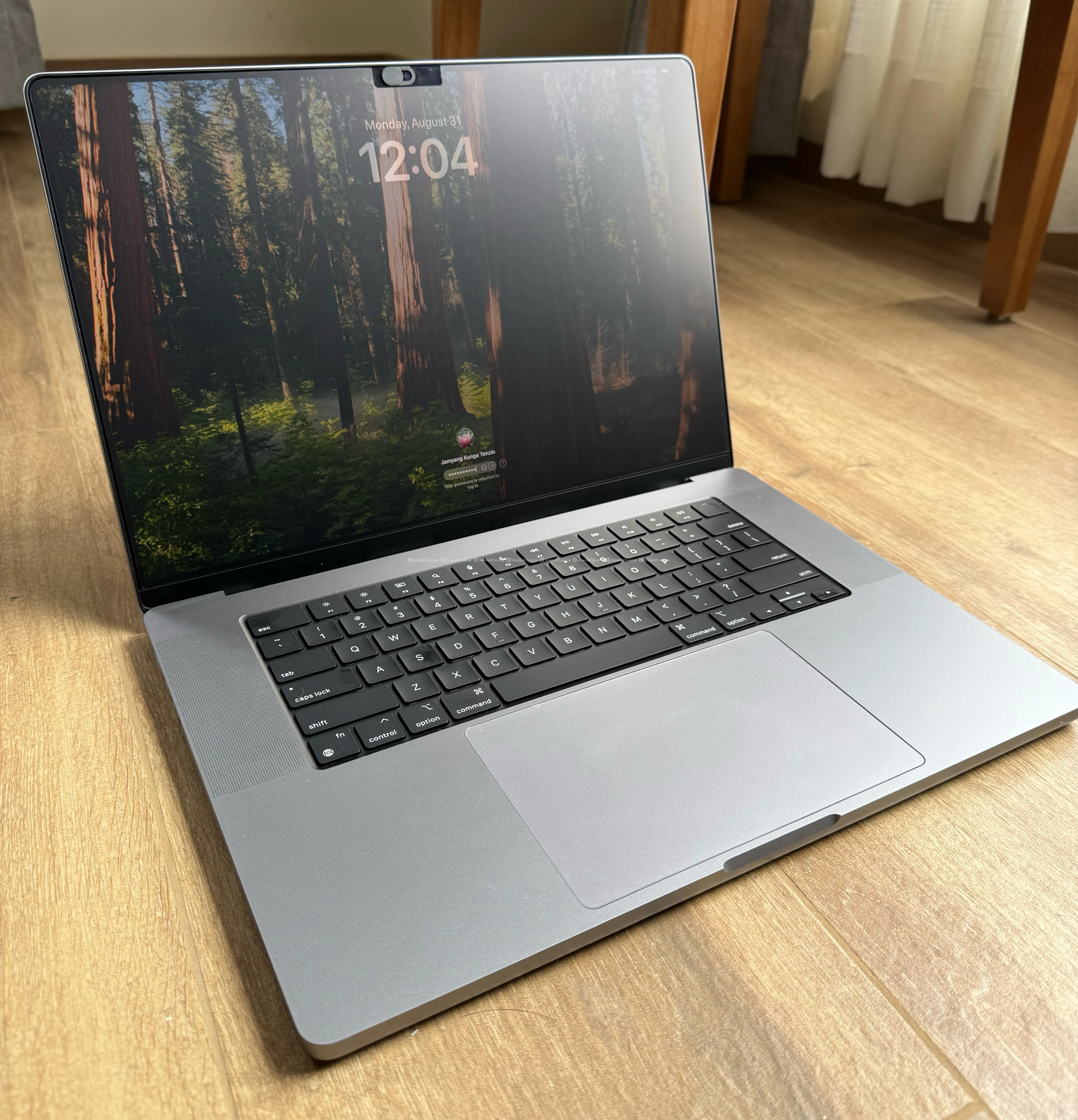 MacBook Pro 16" M2 Pro, 16GB, 1TB,
23 Cycles 2