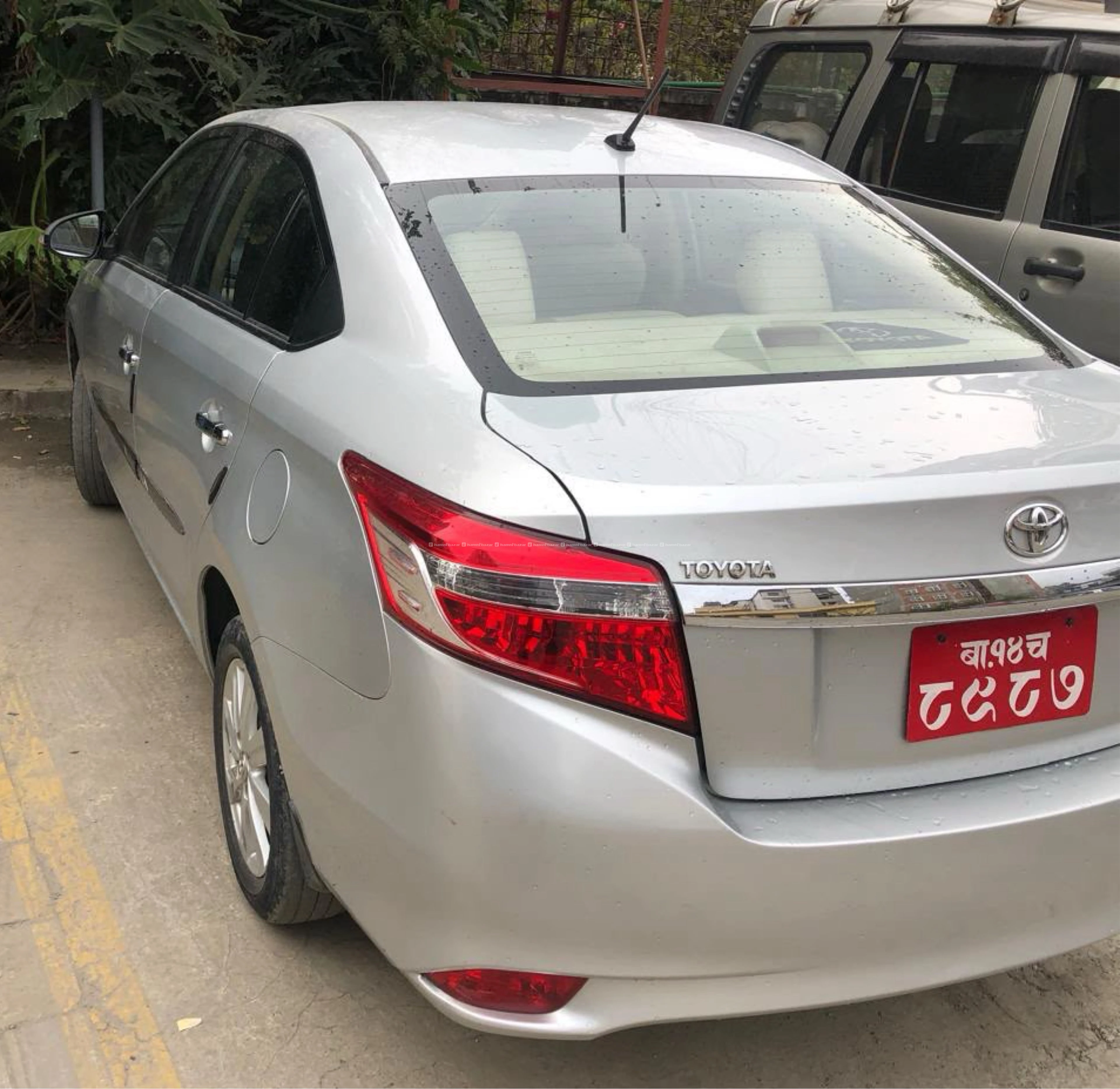 Toyata 2013 model top varient yaris for sale 5