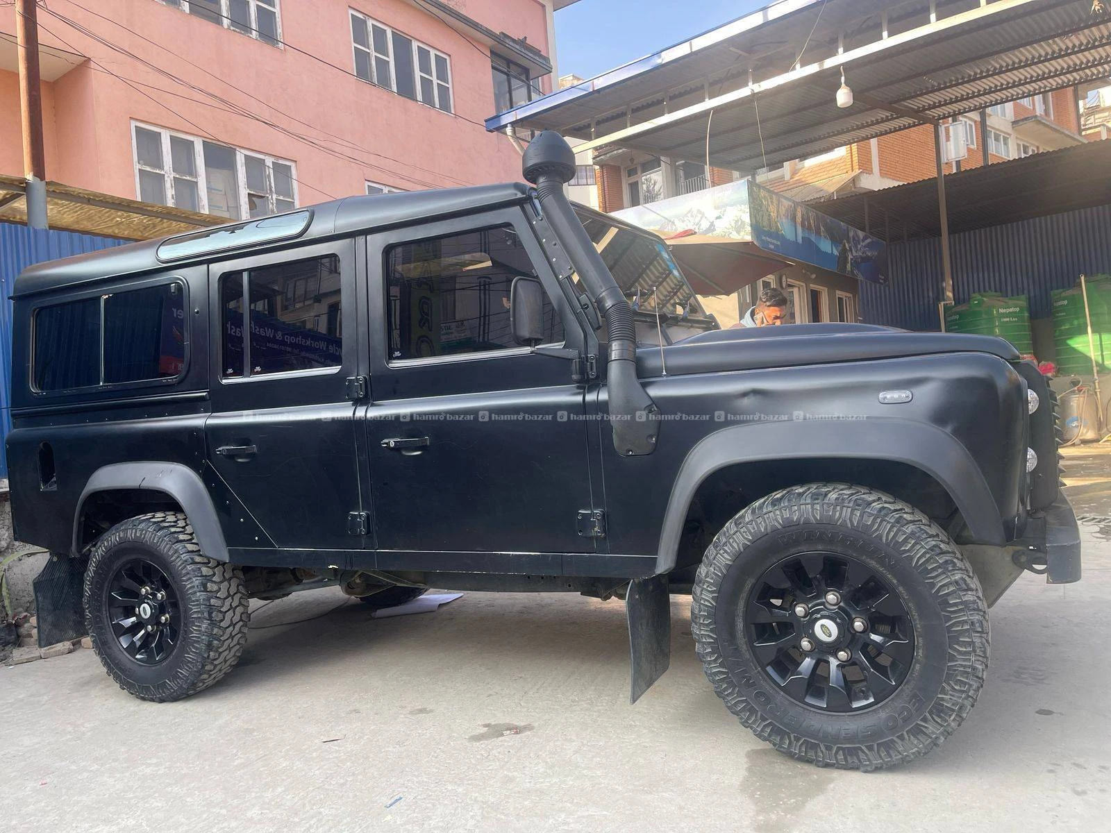 Land rover defender 110 2