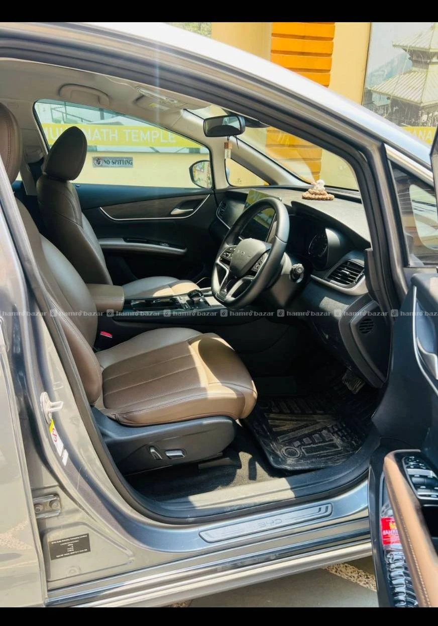 Byd M6 2025 2
