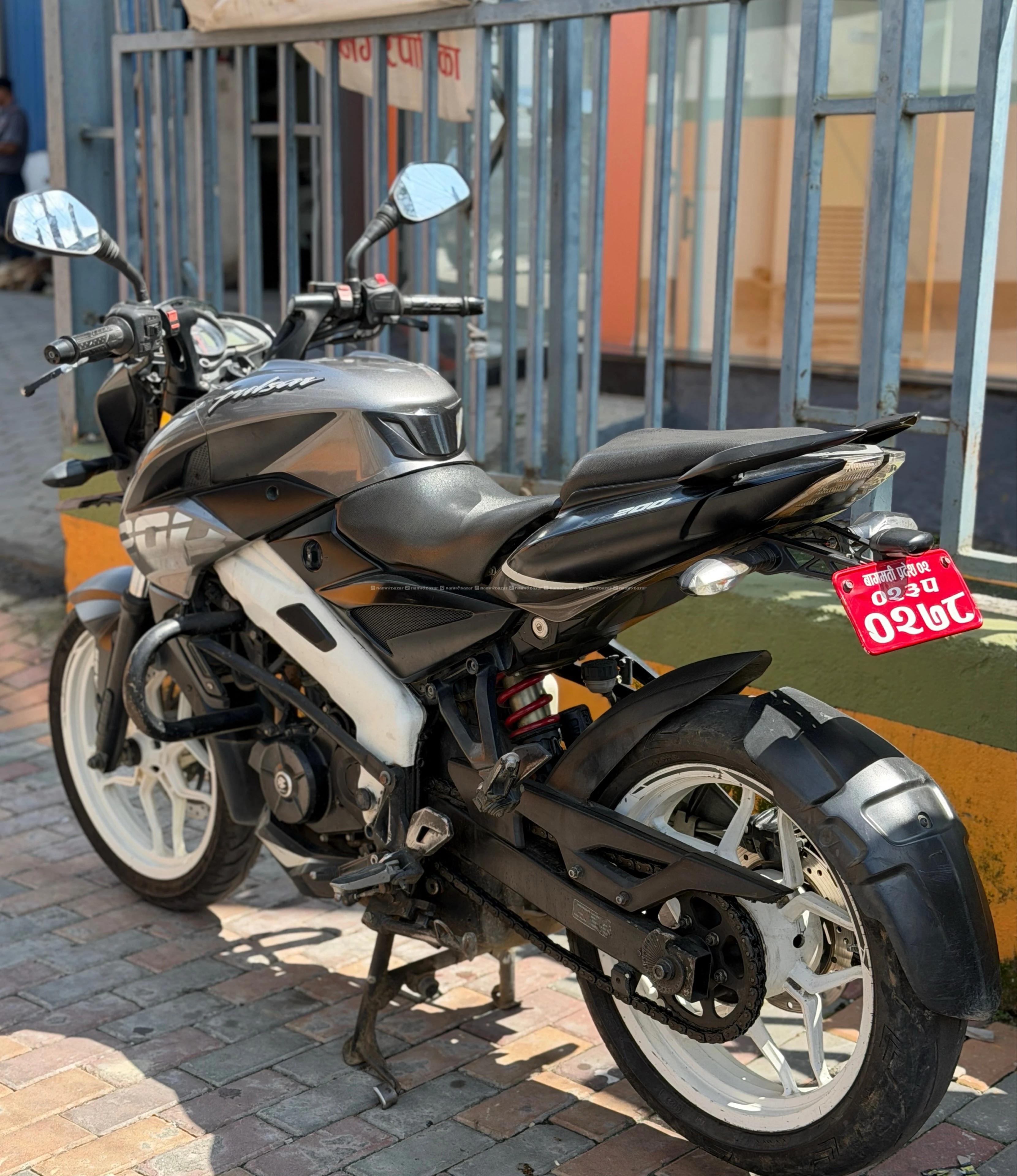 Single hand used bajaj ns 200 on sale 5