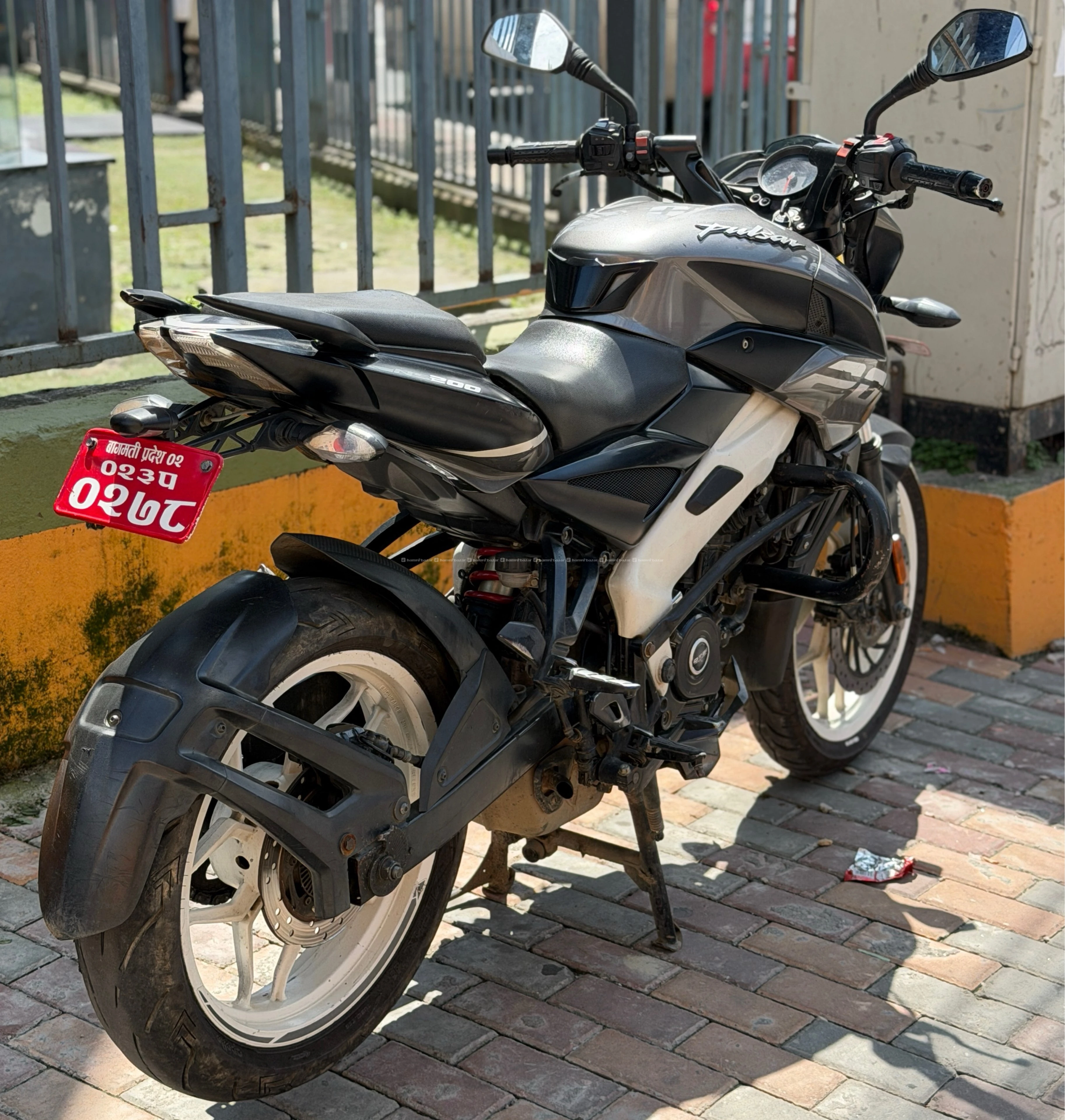 Single hand used bajaj ns 200 on sale 2