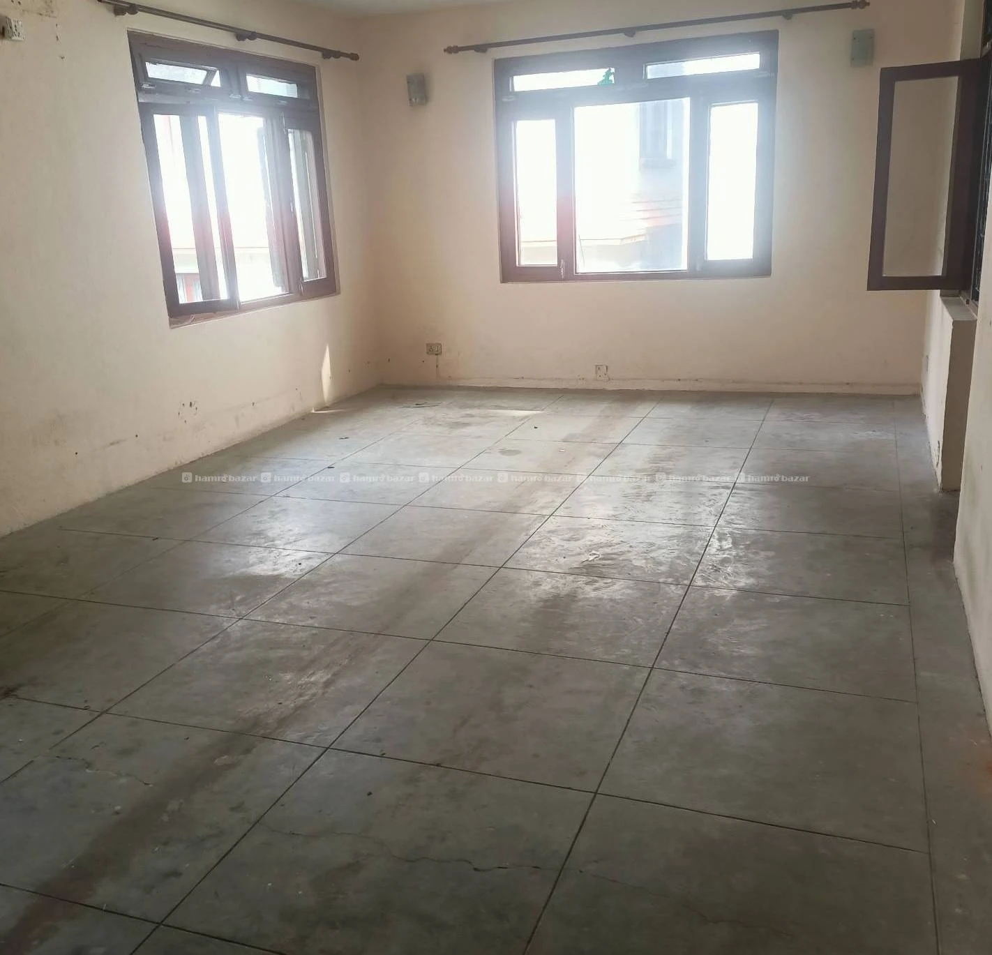 Flat for rent in lazimpart 4