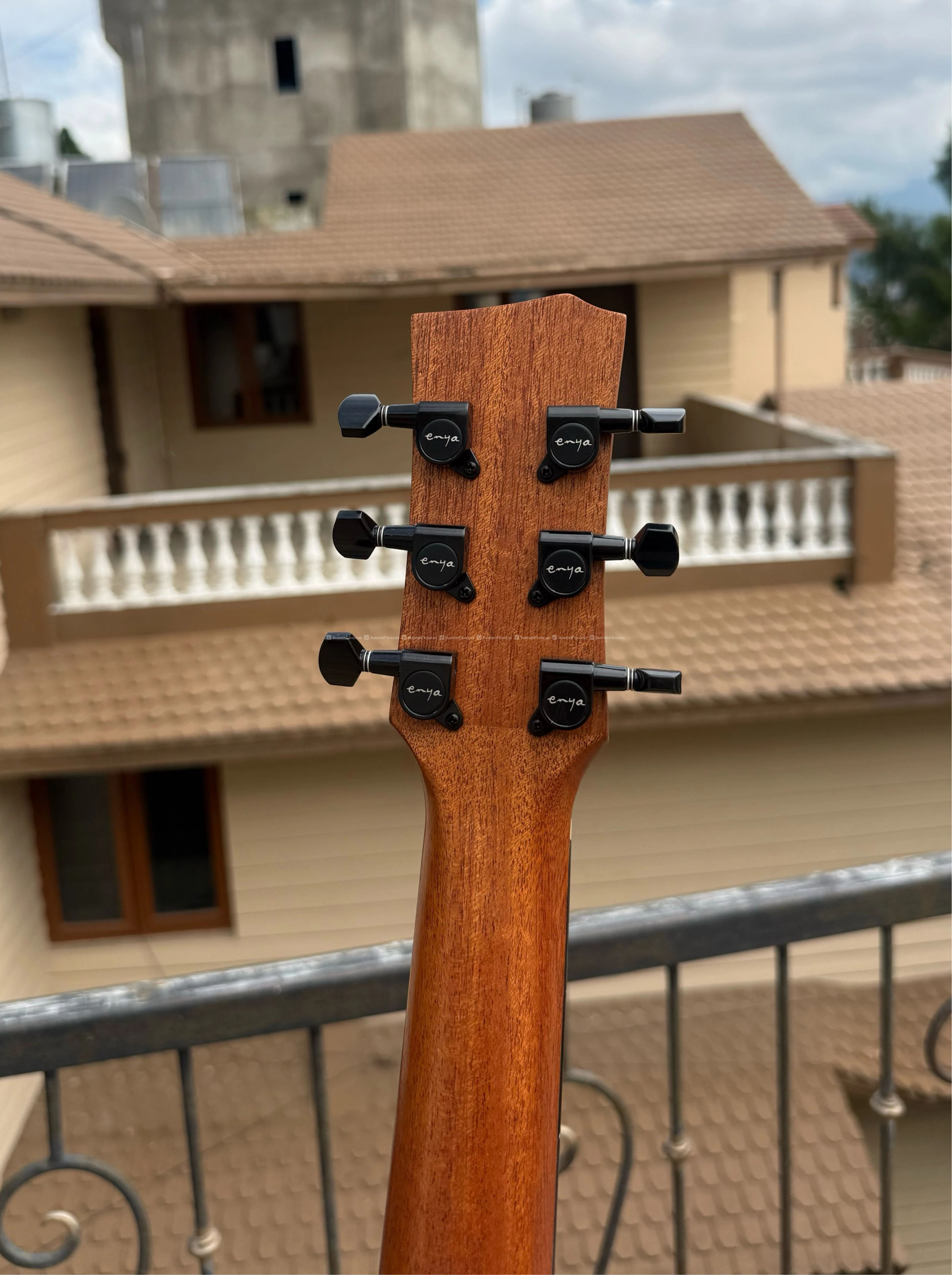 Enya EA-X1 PRO Transacoustic Guitar.. 34inch 5