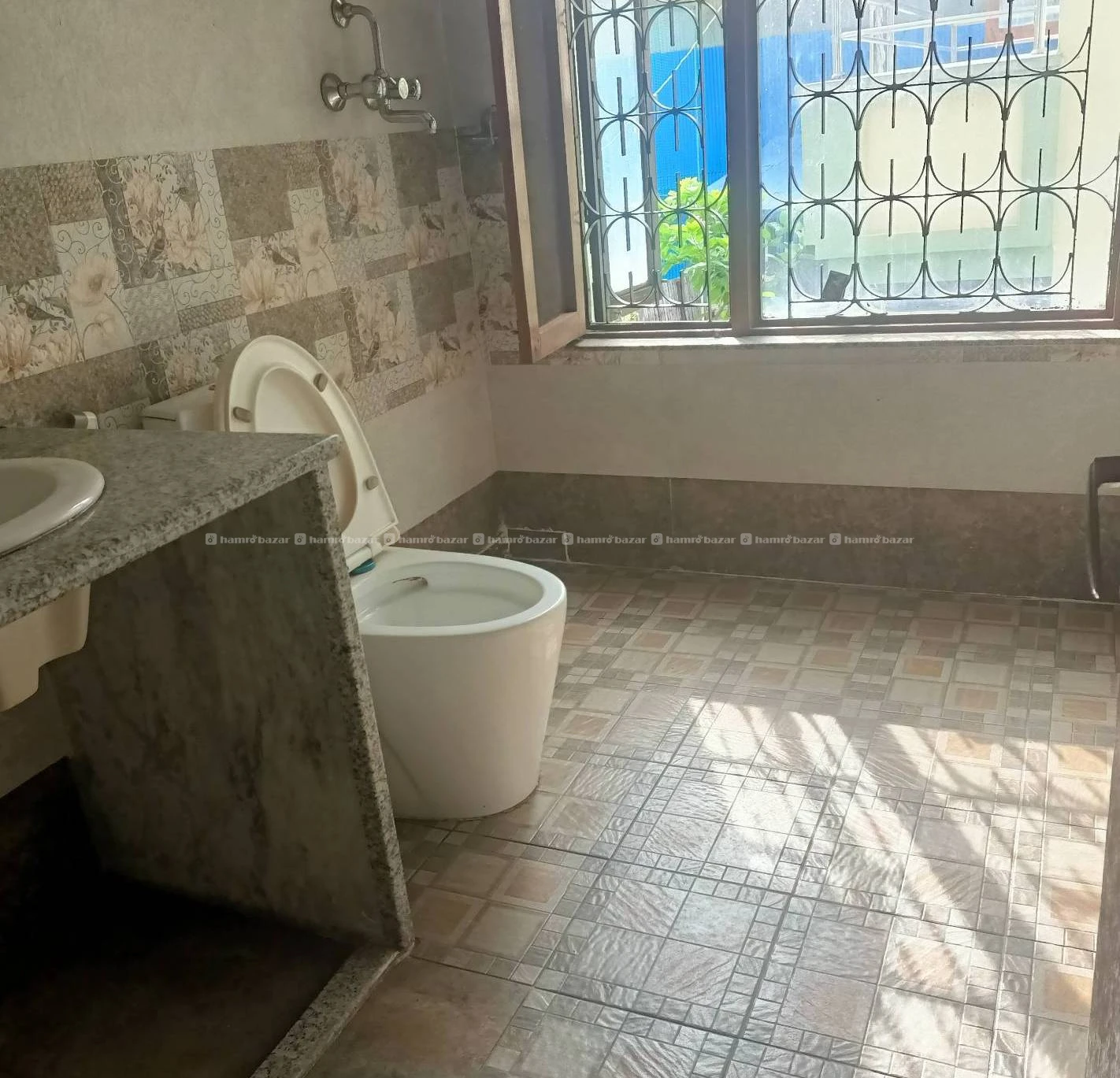 Flat for rent in lazimpart 5