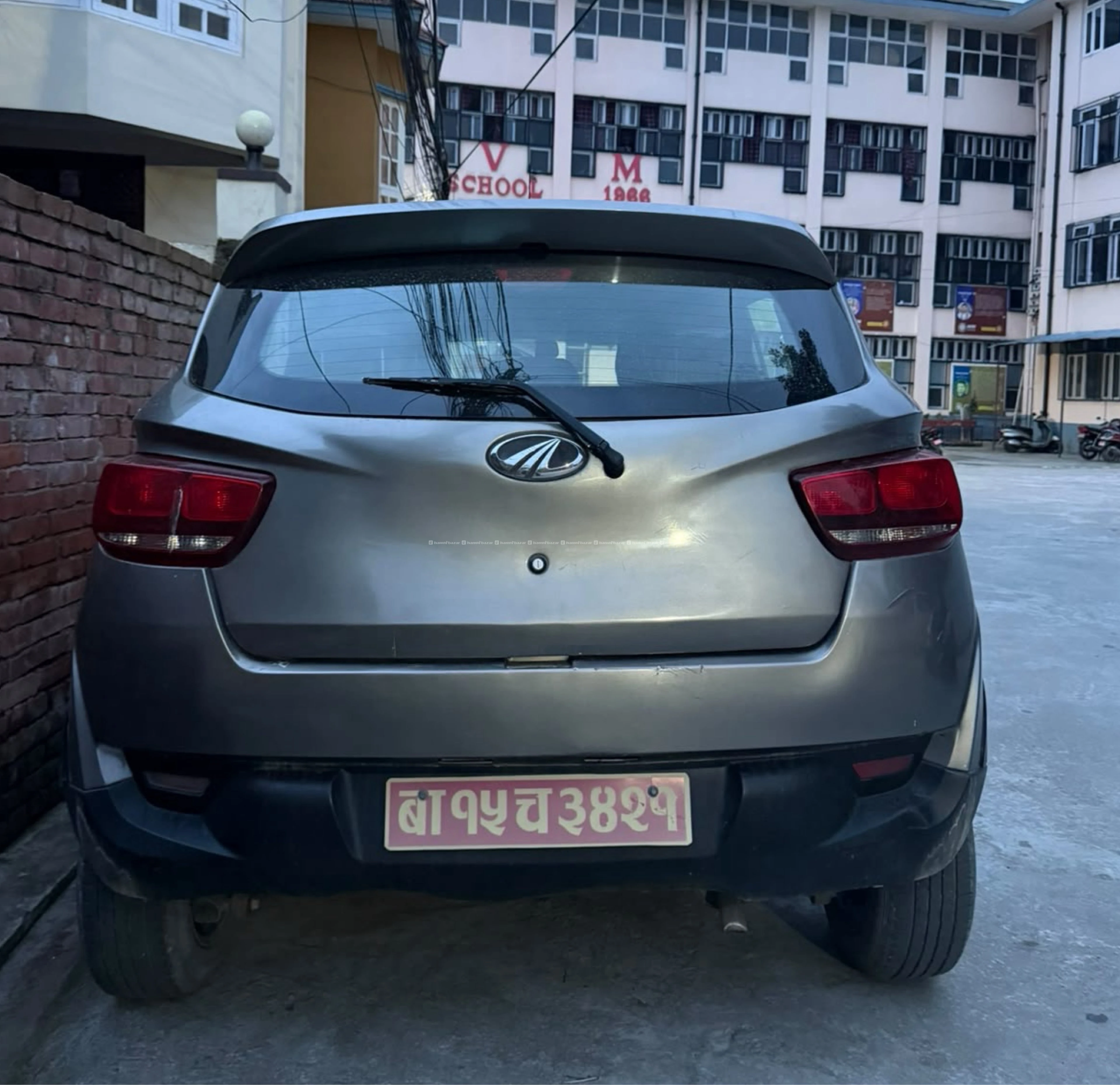 mahindra kuv100 5