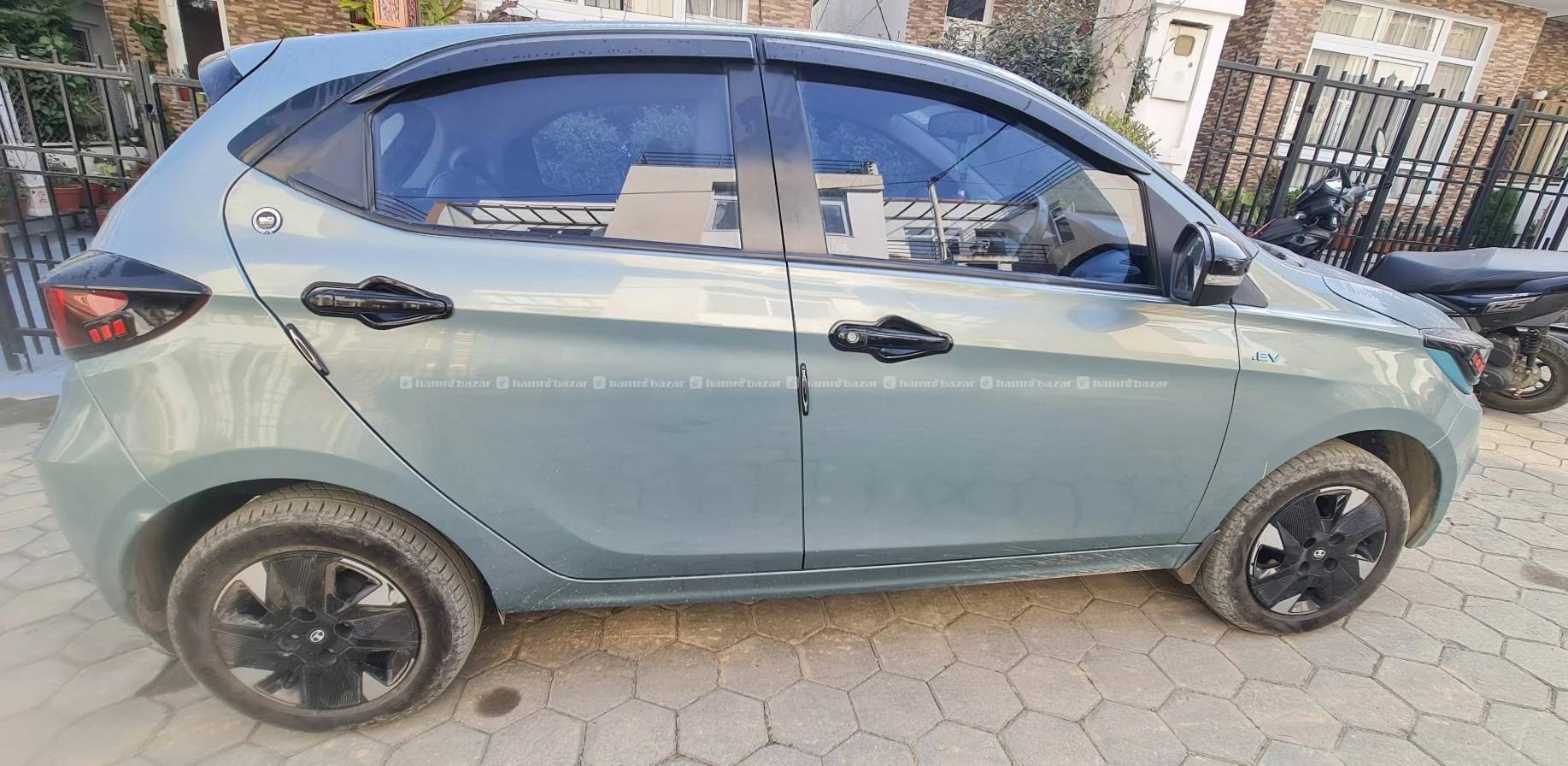 Tata TIAGO TOP VARIENT 2024 3