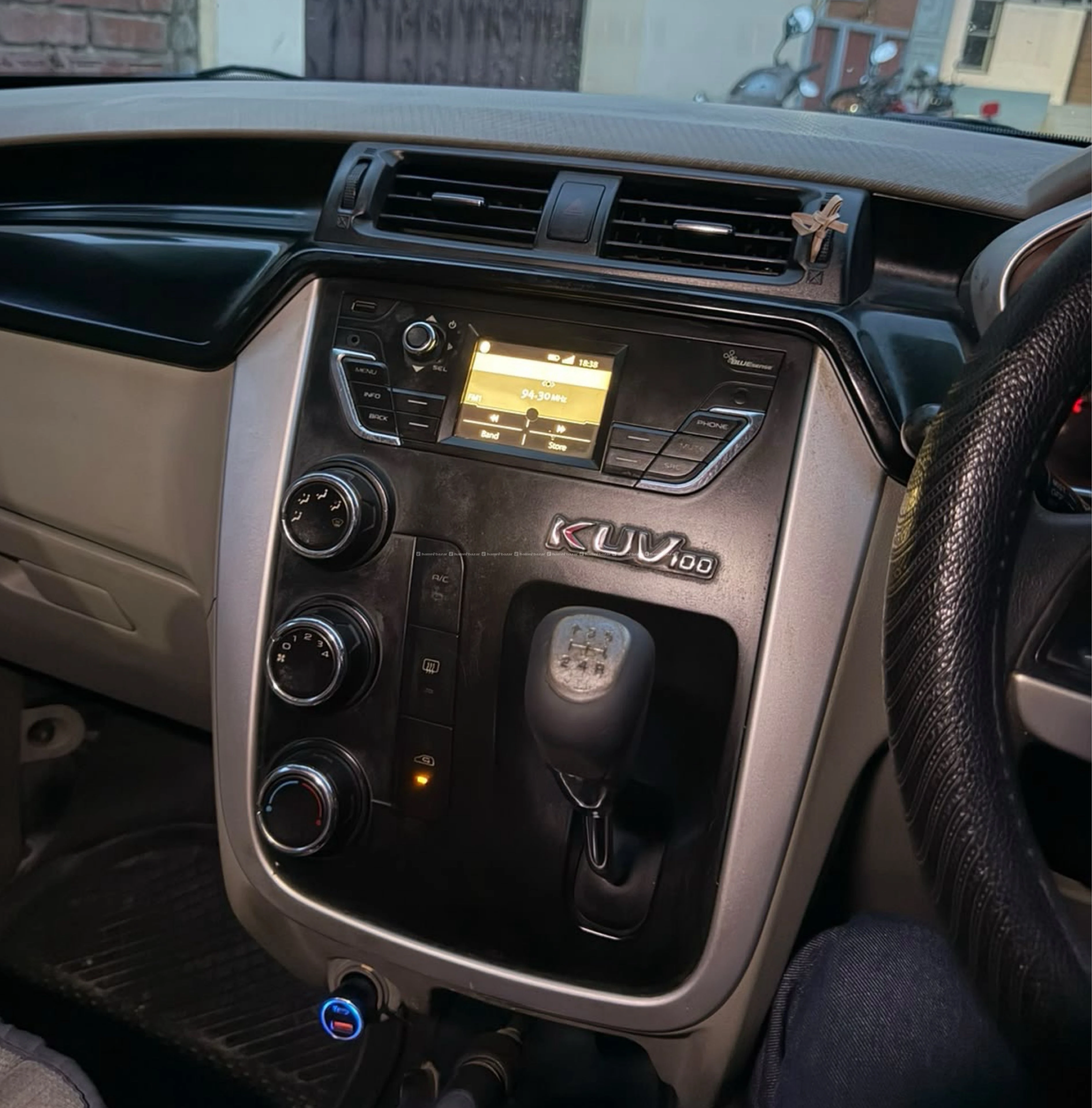 mahindra kuv100 6