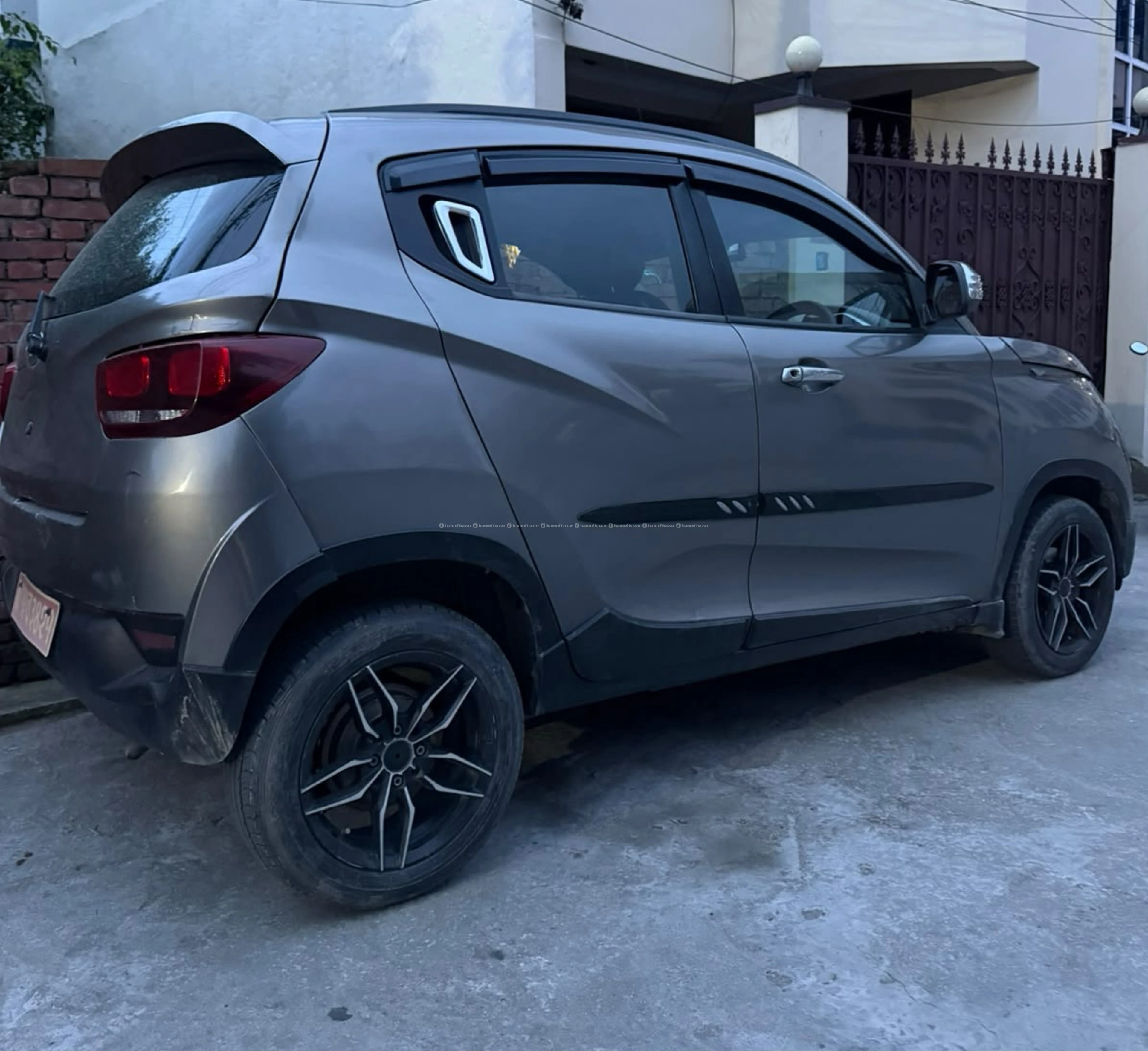 mahindra kuv100 3