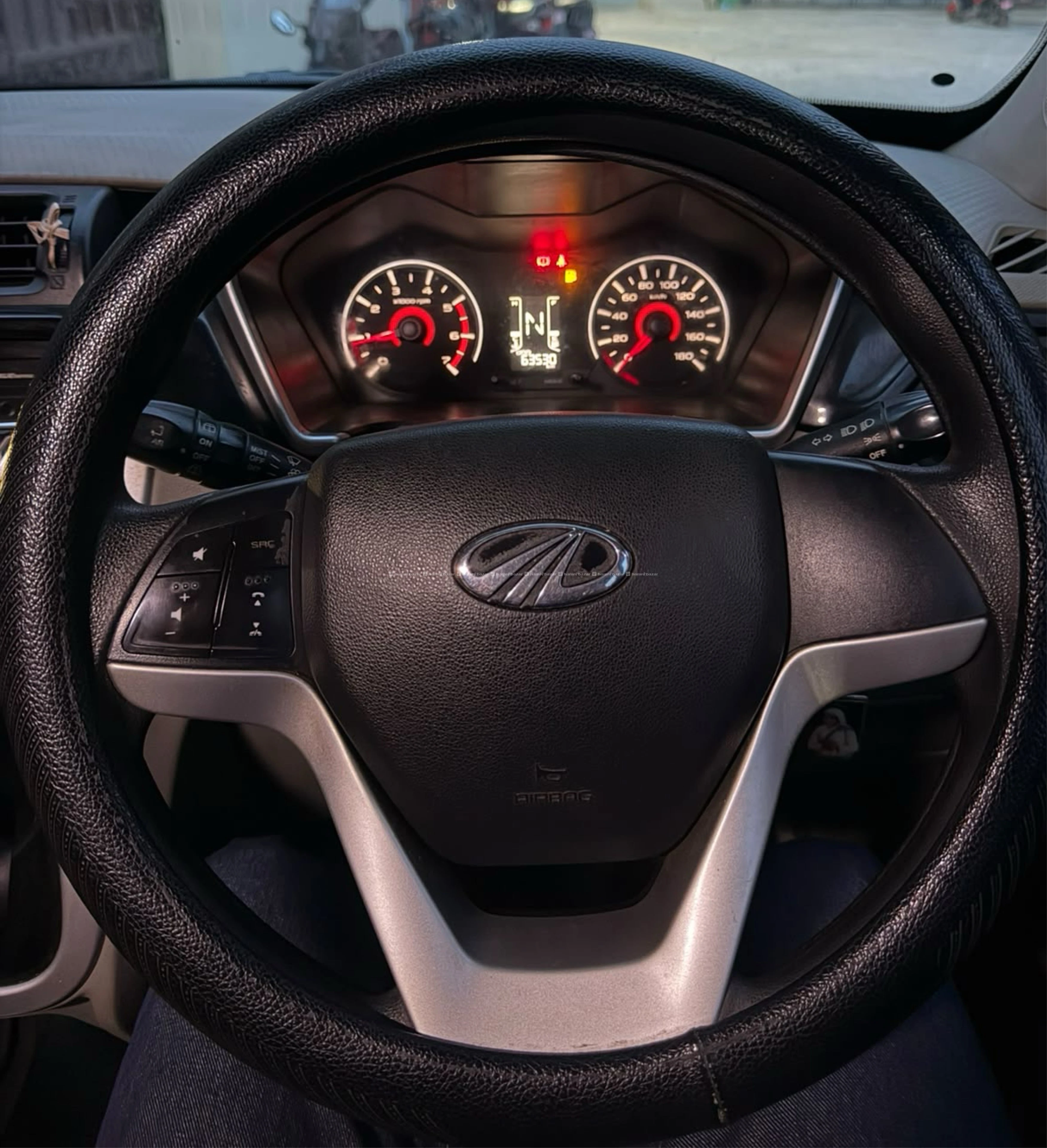 mahindra kuv100 4