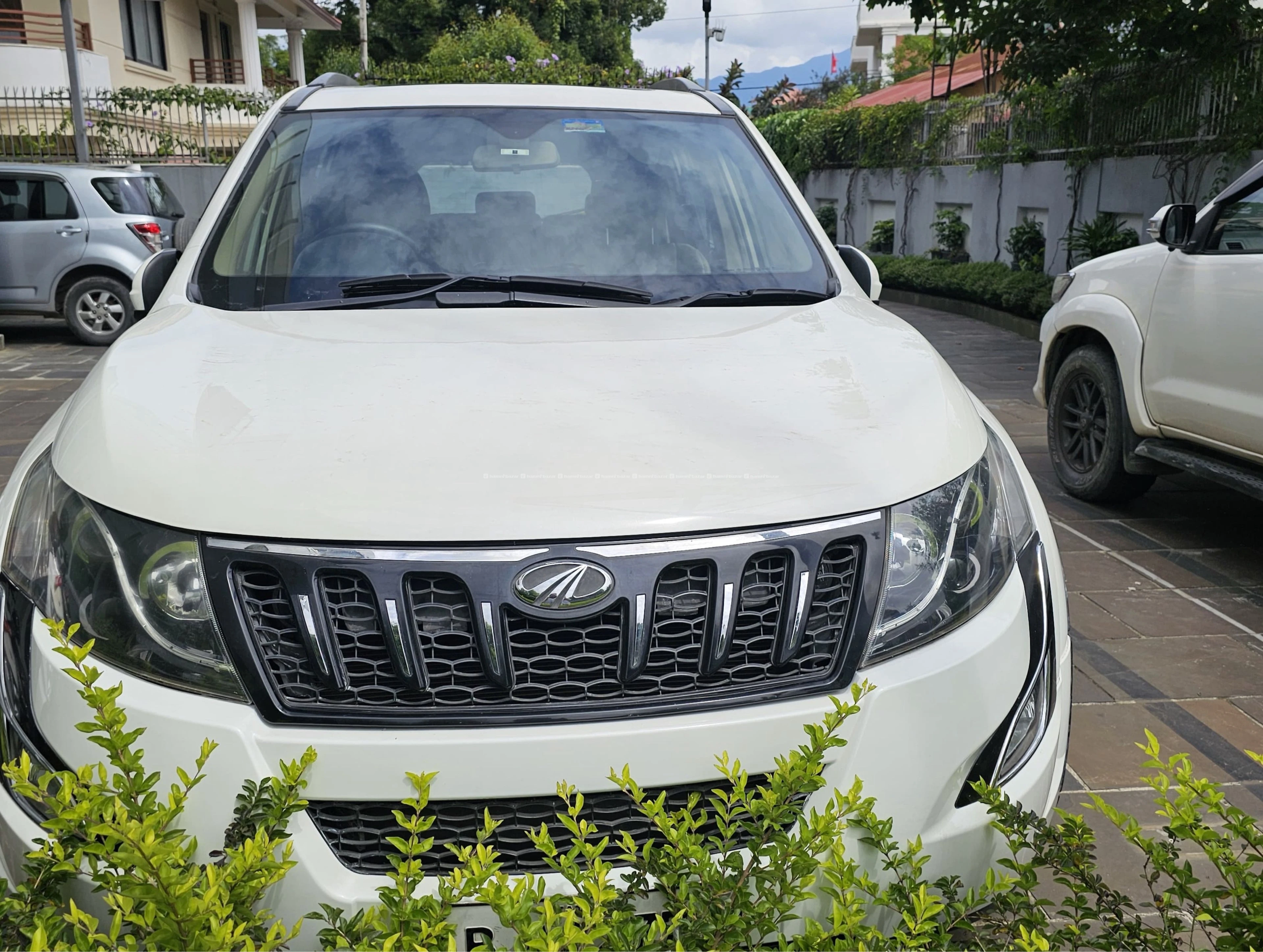 Mahindra xuv500 wd10 4