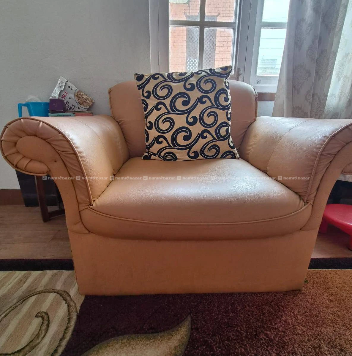 2 Single seater sofa made with resin material 3