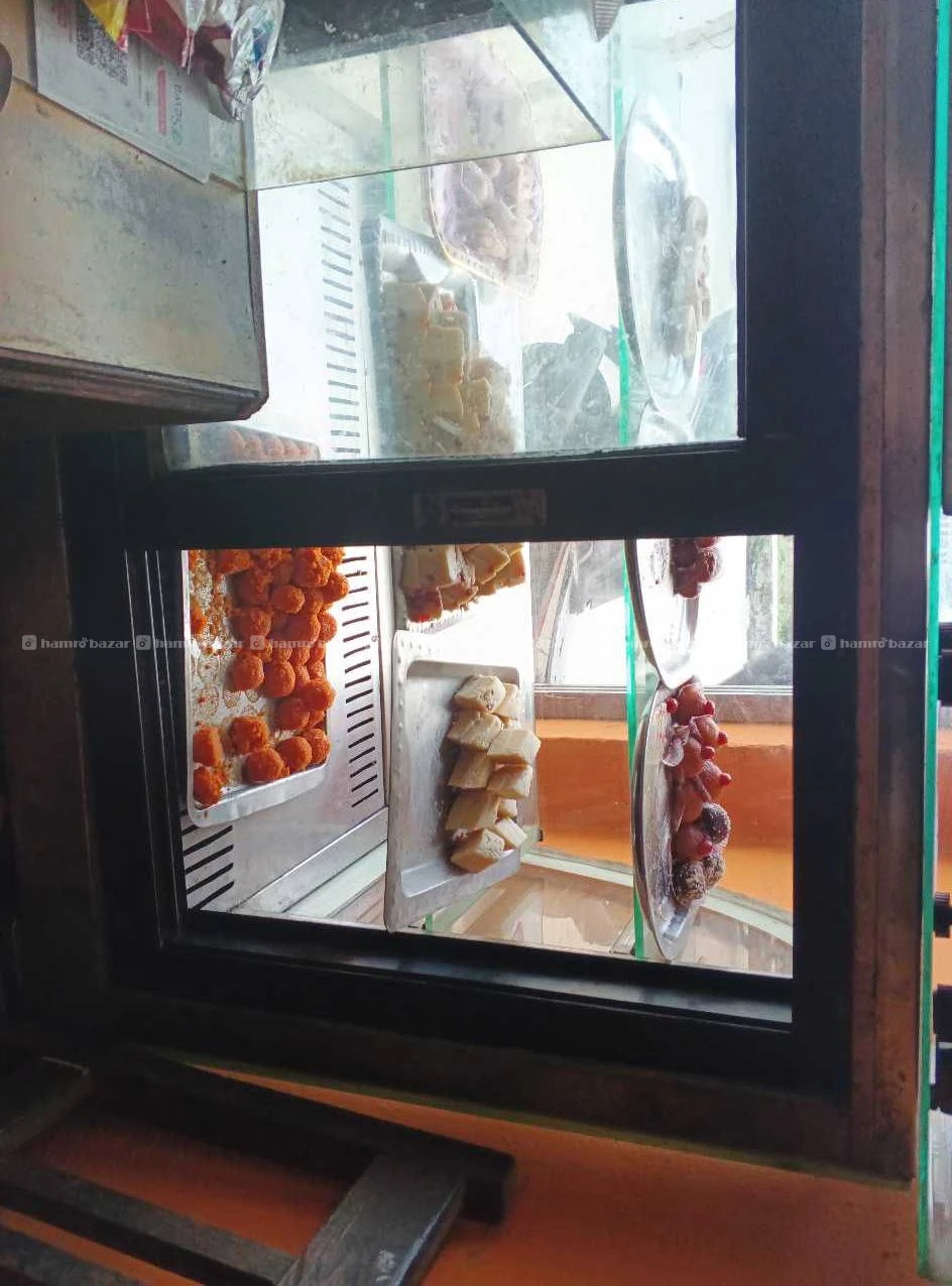 refrigerator for sweet
working 3