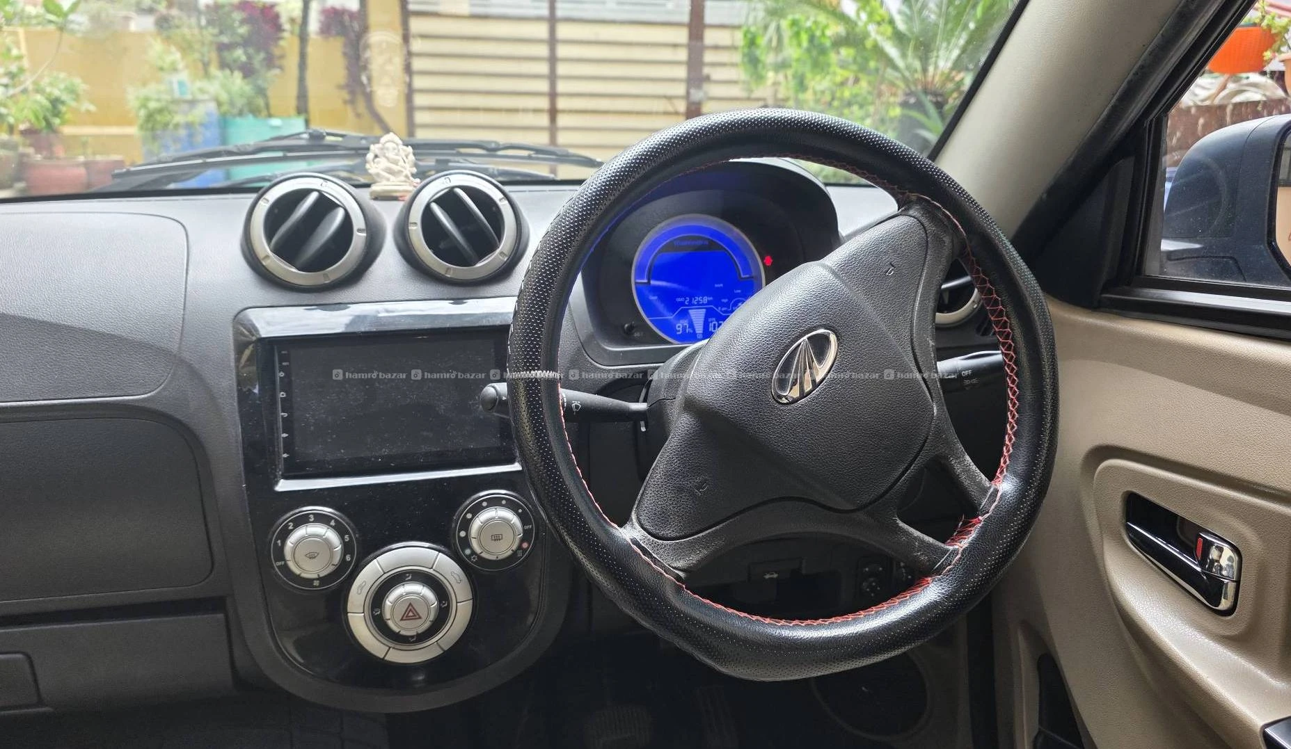 Mahindra e20 Plus, P4 4