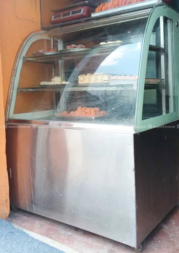 refrigerator for sweet
working 4