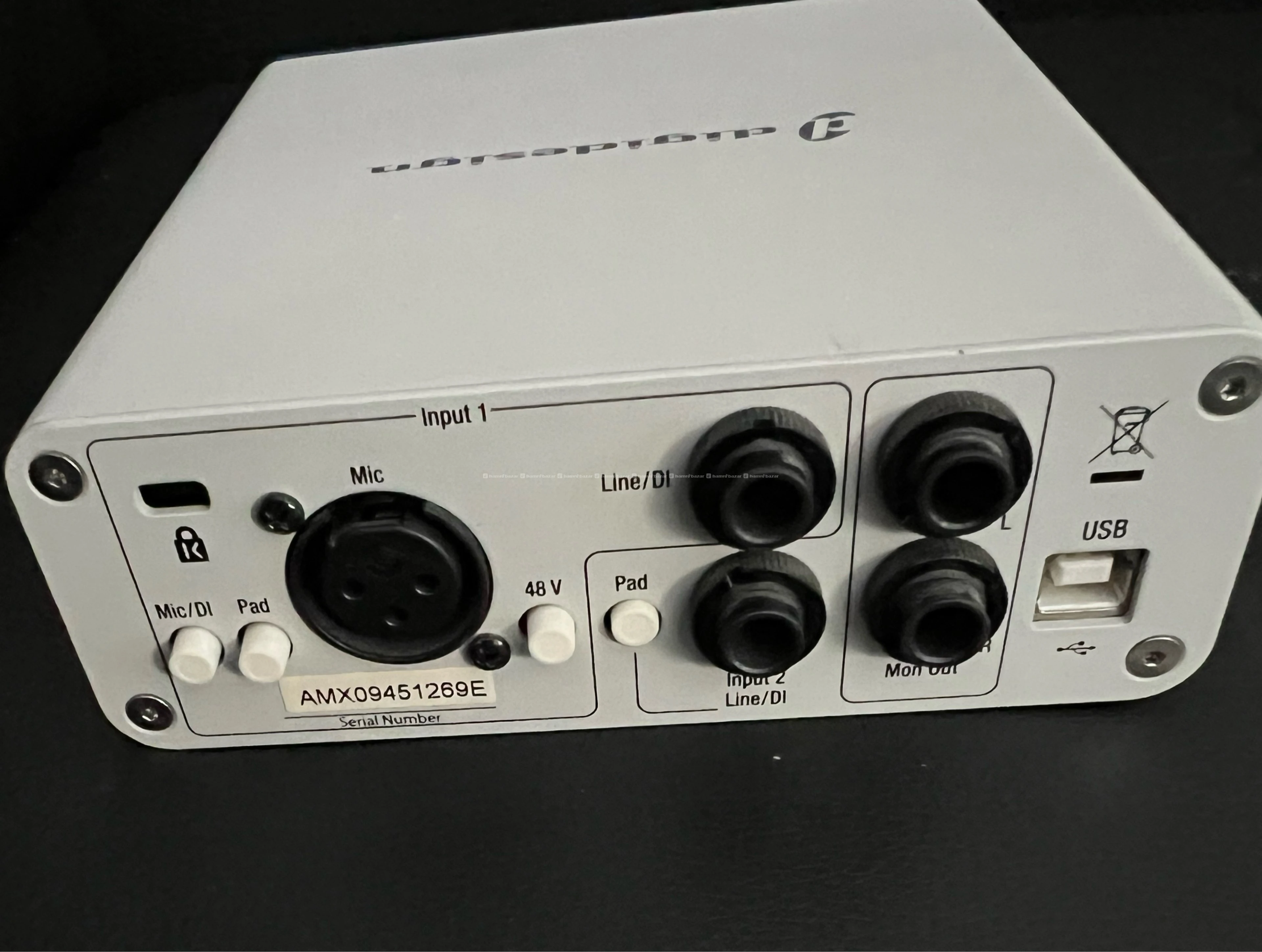 Mbox 2 Mini
Compact Pro Tools Recording Studio 2