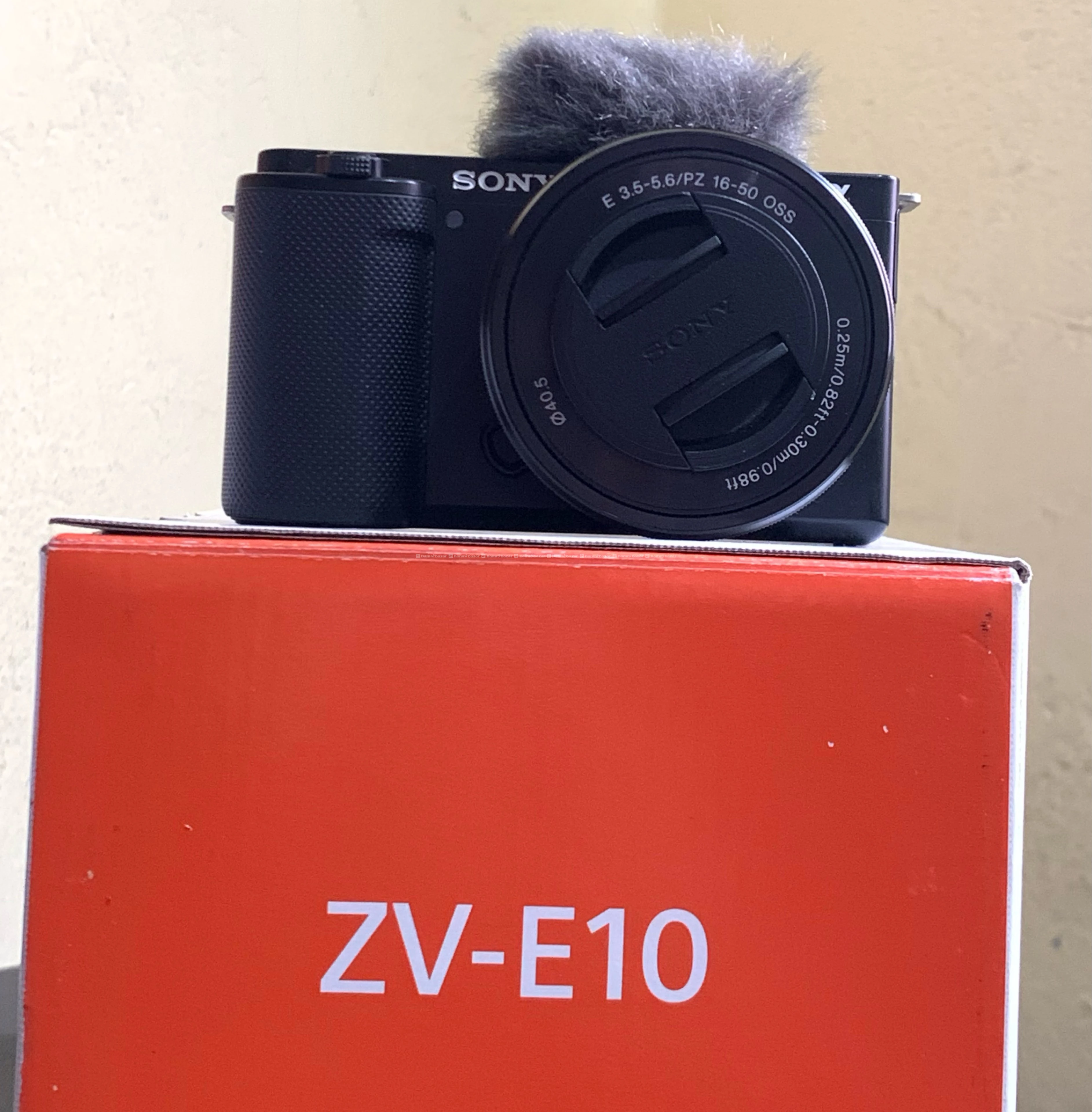Sony ZV-E10 4k Mirrorless Camera with Kit Lens. 3