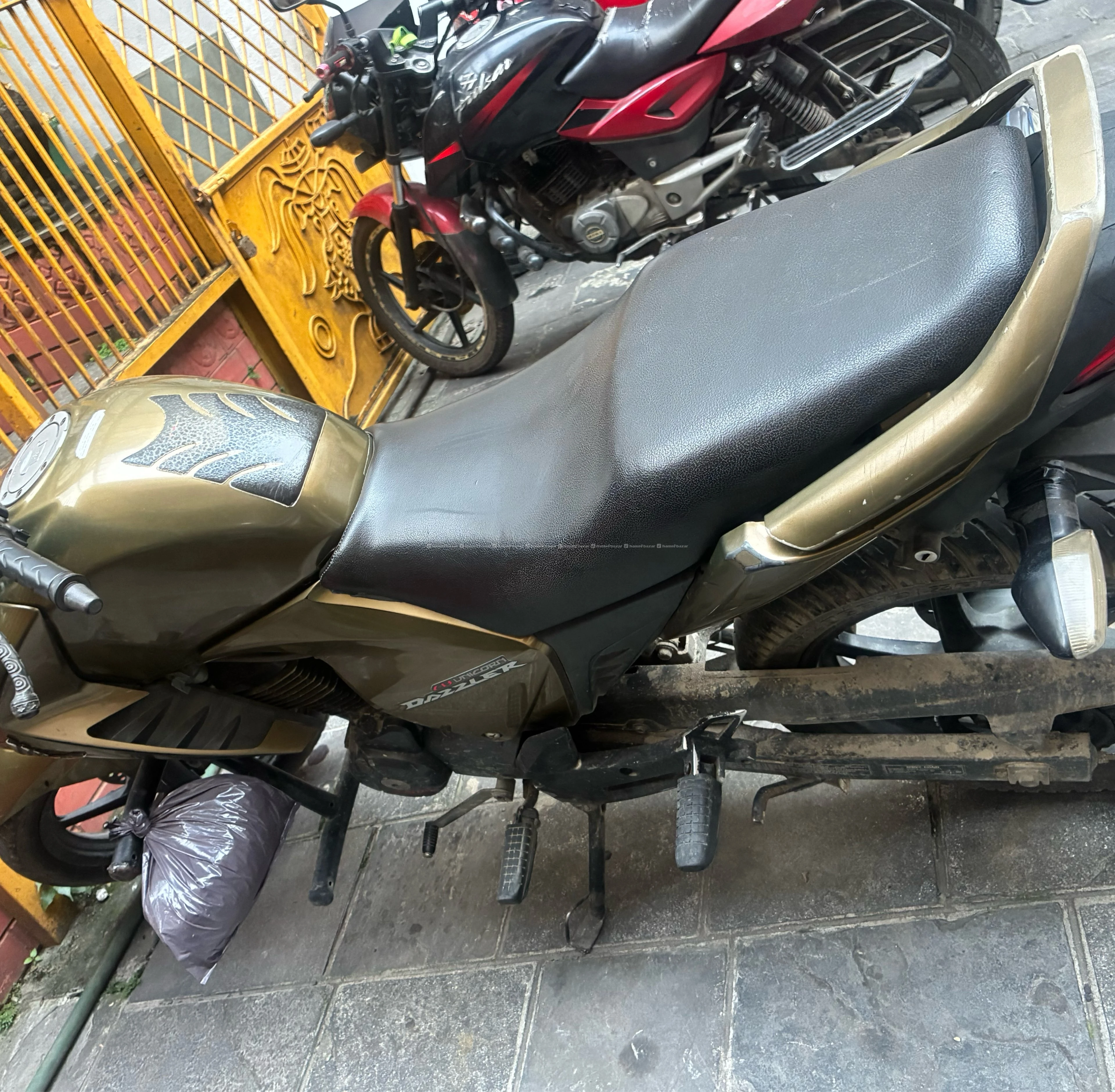 Good condition single hand motorcycle. 4