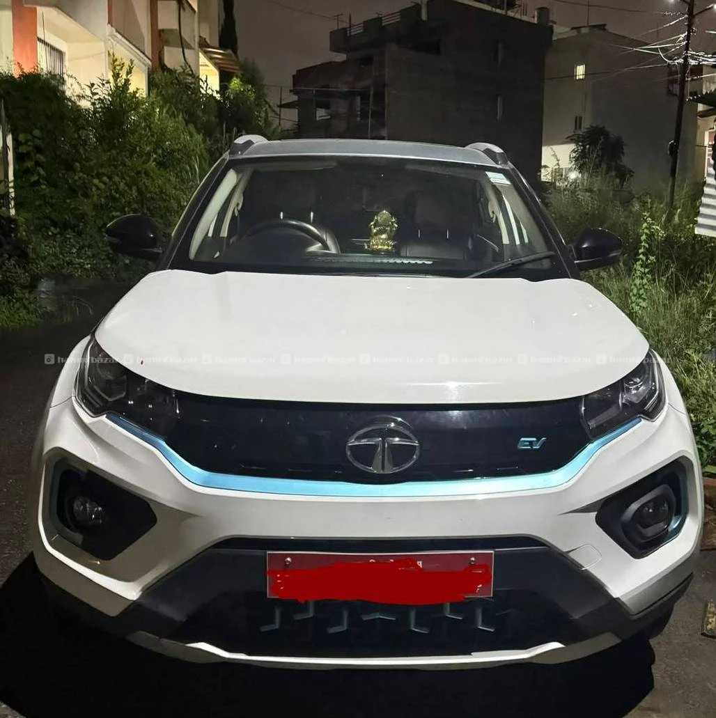 Tata nexon ev XZ+ 13000km 2023 model with sunroof 4