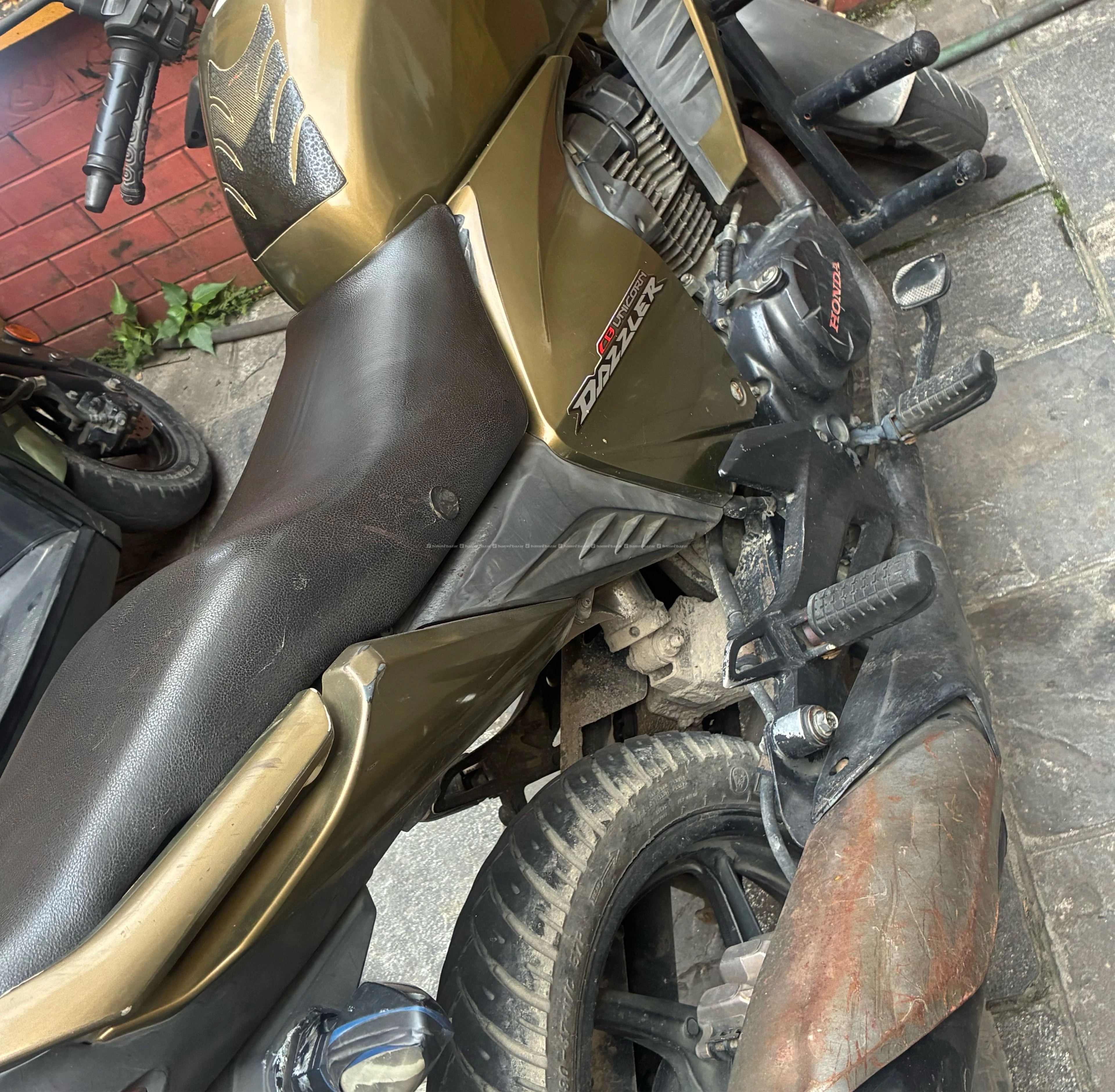 Good condition single hand motorcycle. 2