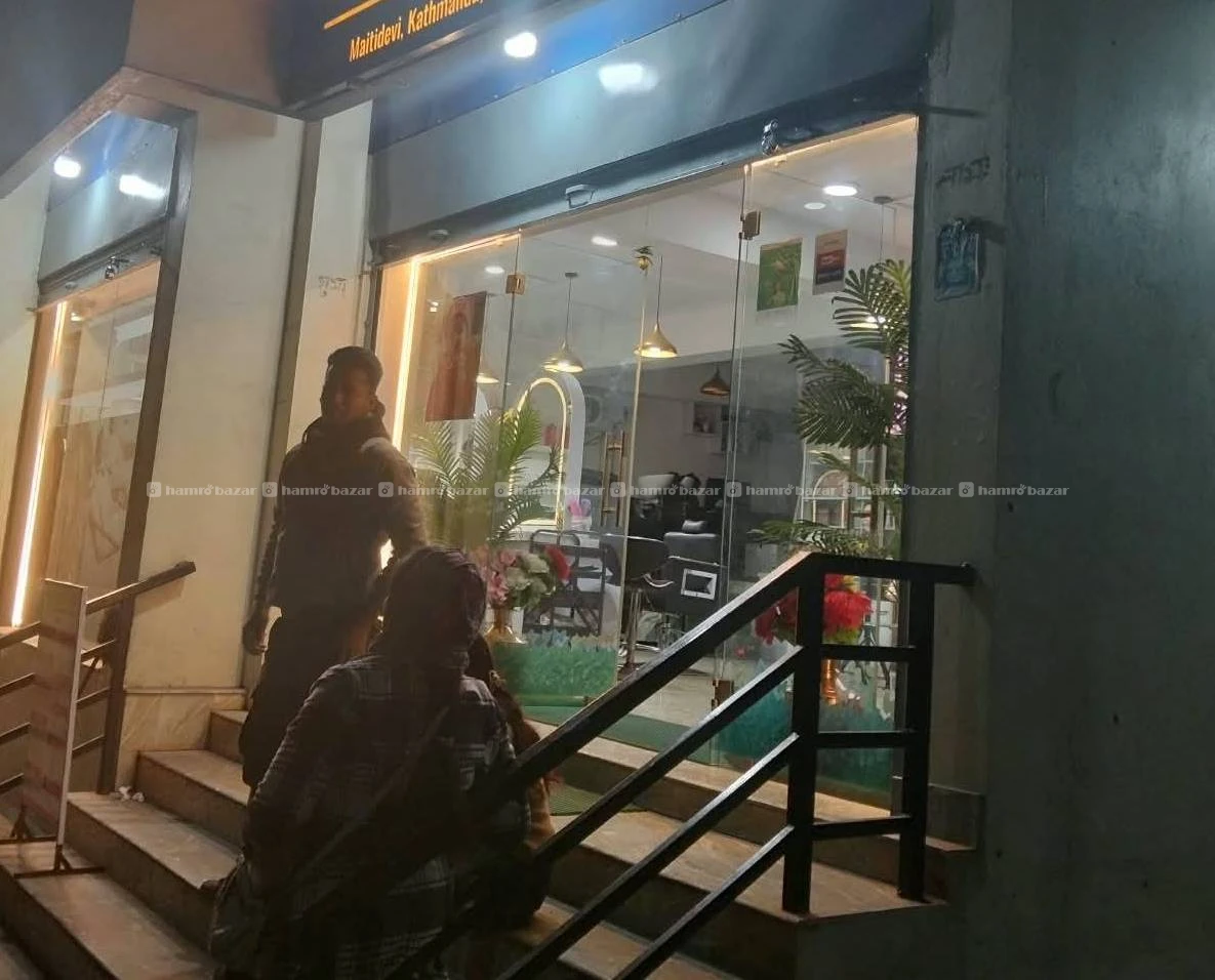 Unisex Salon for sale
